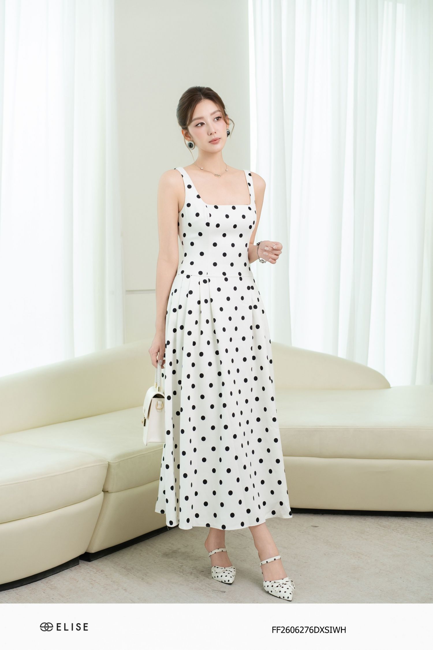 ĐẦM LỤA TRẮNG CHẤM BI XẾP LY EO
