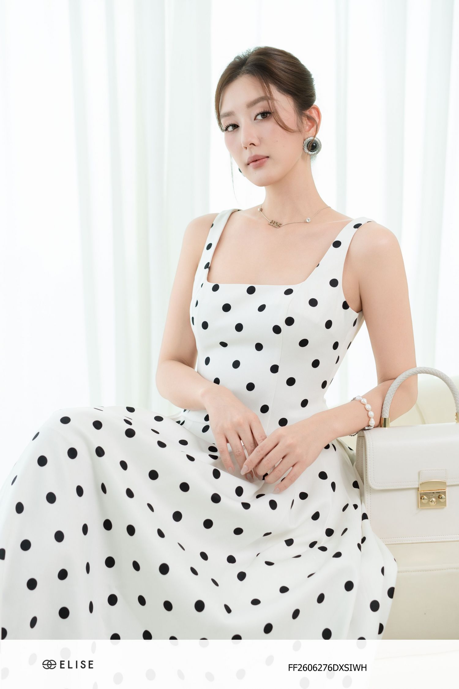 ĐẦM LỤA TRẮNG CHẤM BI XẾP LY EO