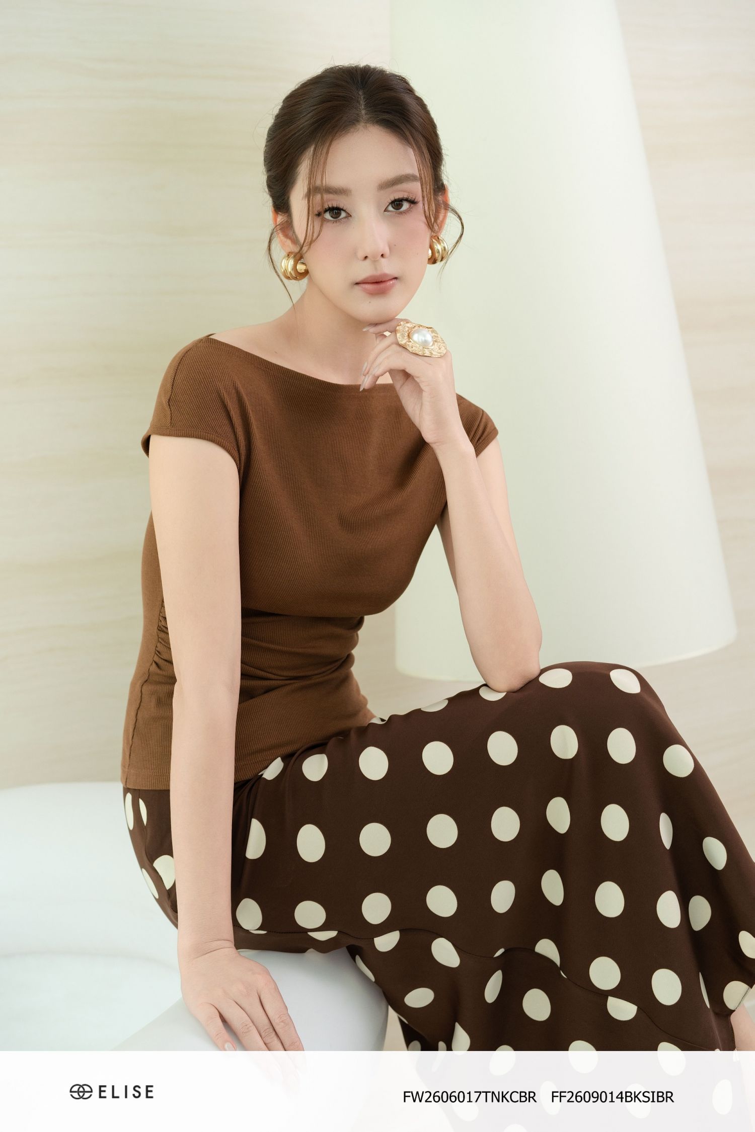 CV LỤA NÂU CHẤM BI ĐUÔI CÁ