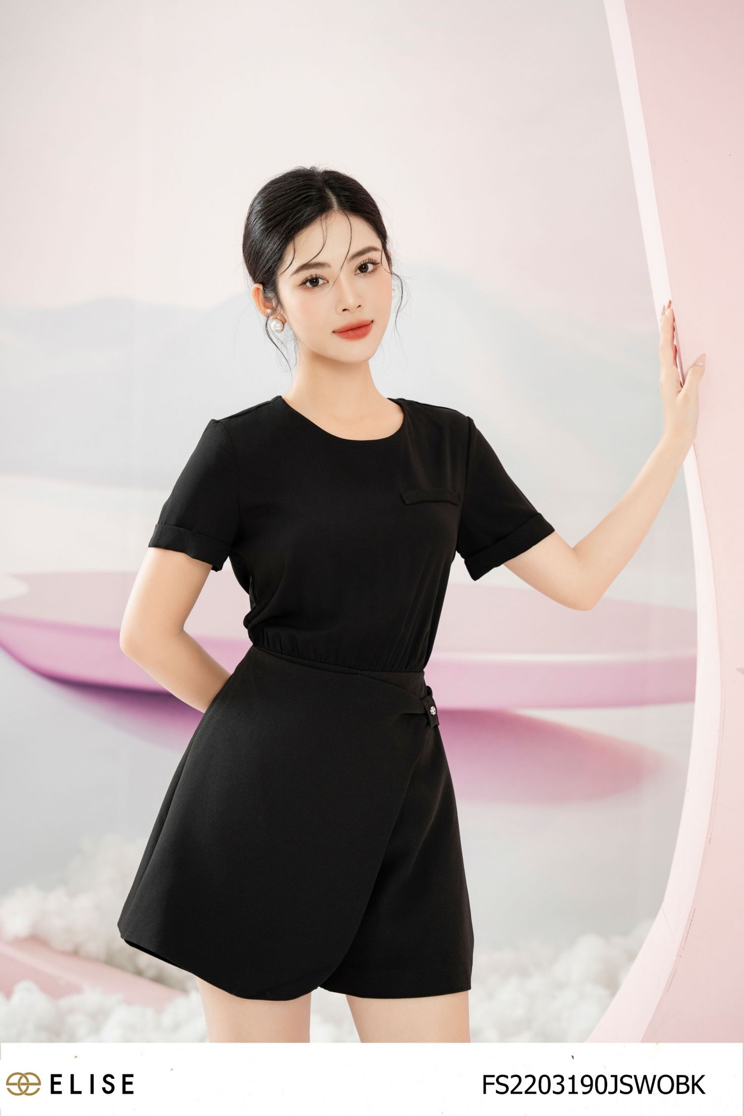 JUMPSUIT ĐEN NGẮN VẠT NƠ