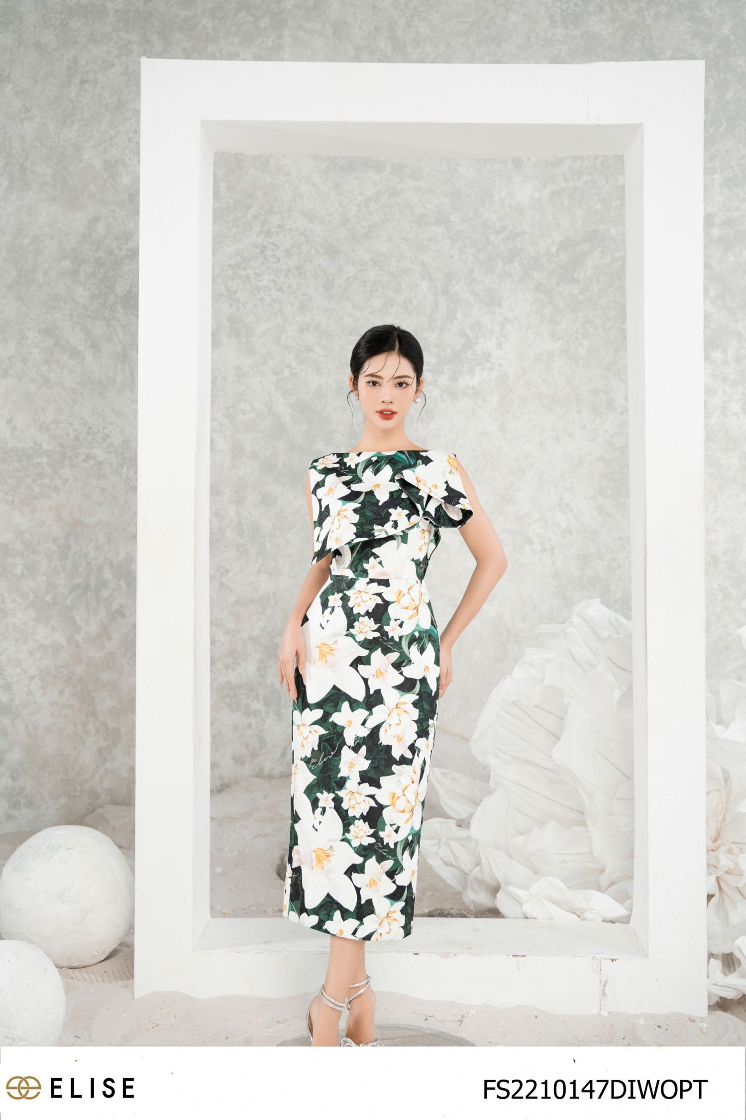 ĐẦM GẤM HOA LY NỀN XANH XẾP CỔ
