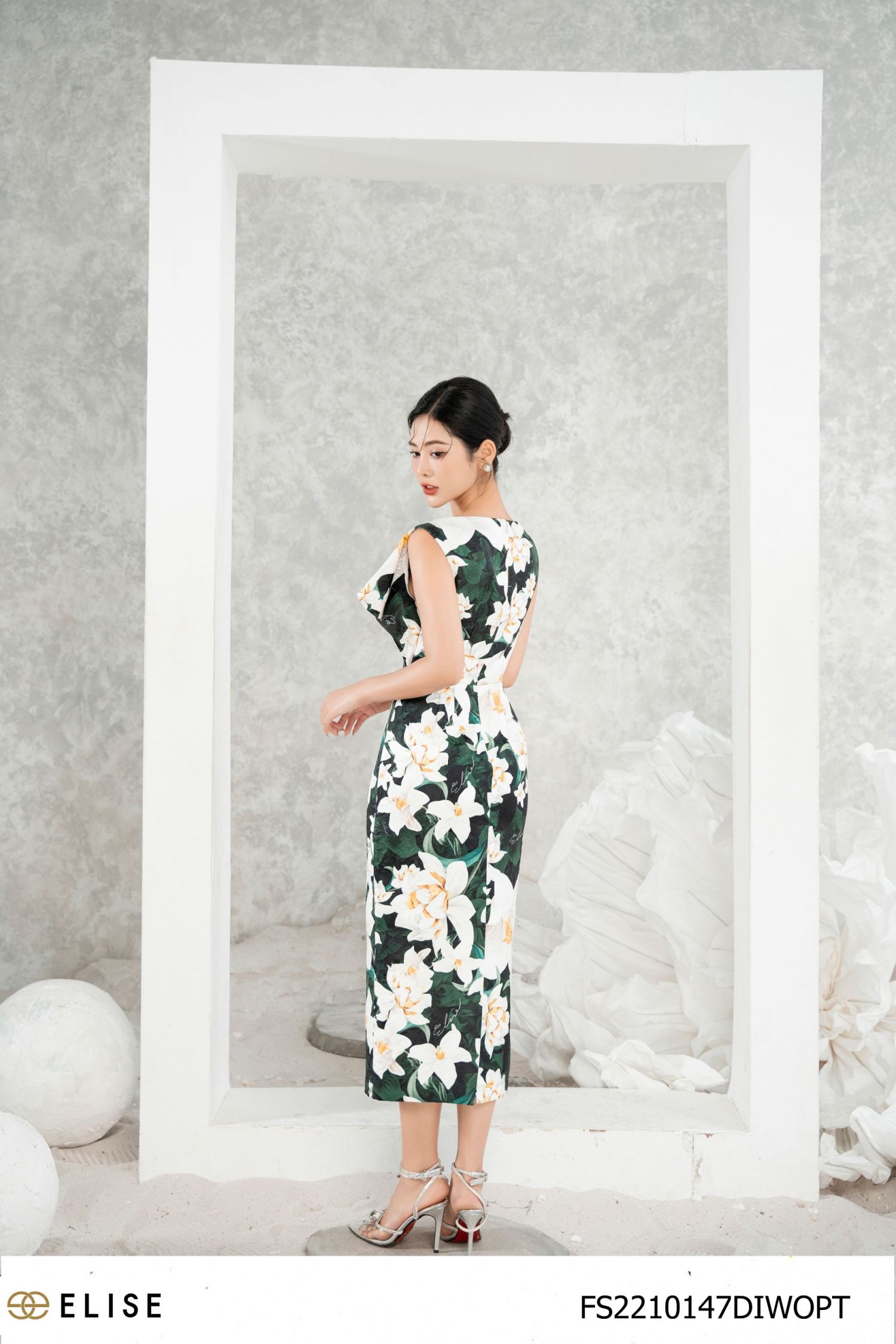 ĐẦM GẤM HOA LY NỀN XANH XẾP CỔ