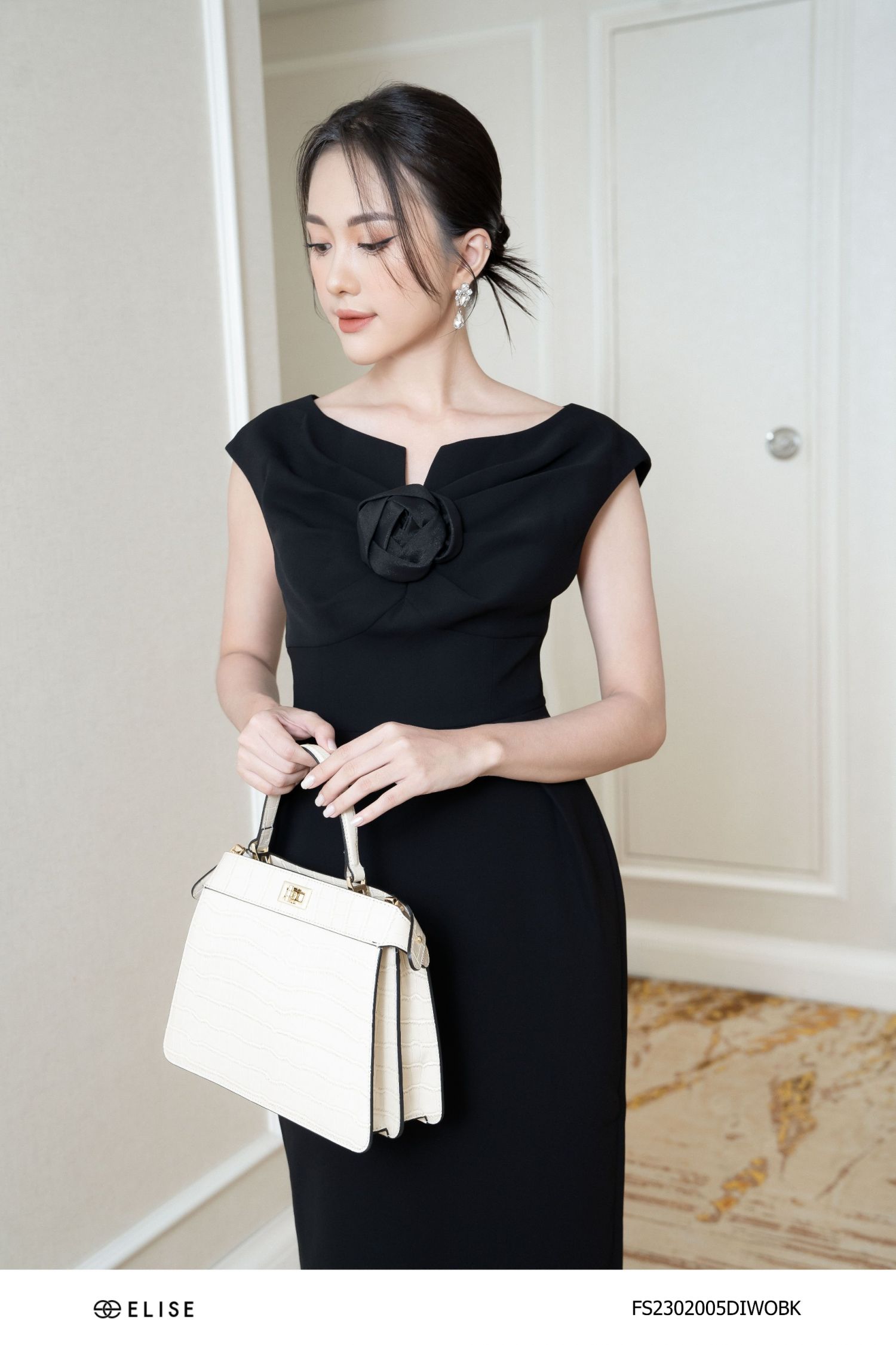 ĐẦM ĐEN HOA TƠ NGỰC
