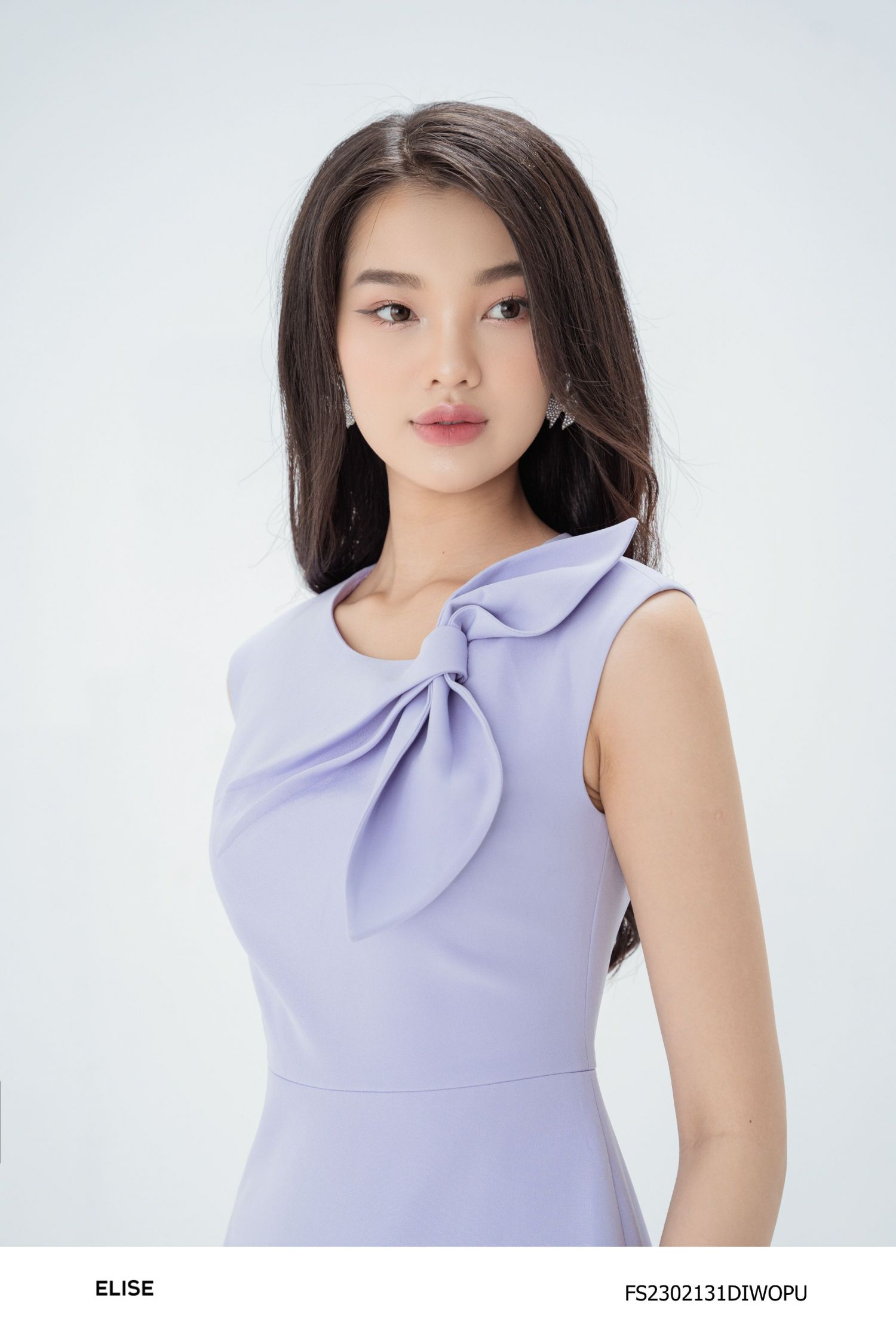 ĐẦM TÍM ÔM NƠ CỔ