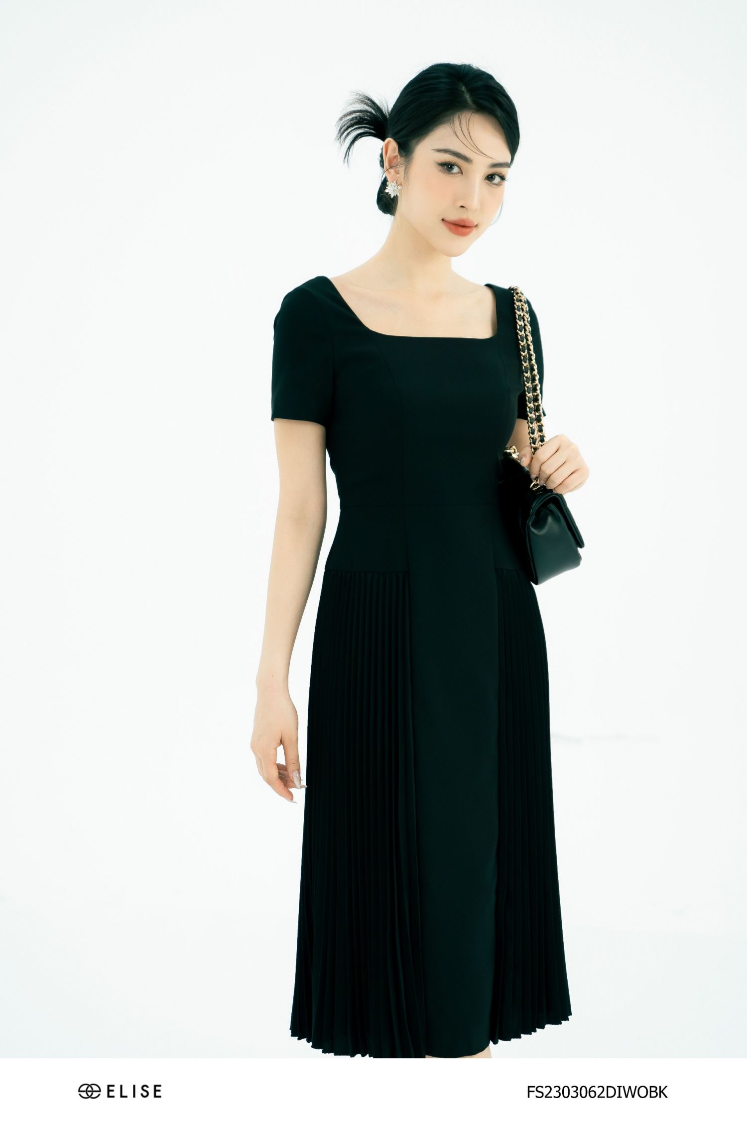ĐẦM ĐEN CỔ VUÔNG DẬP LY BÊN