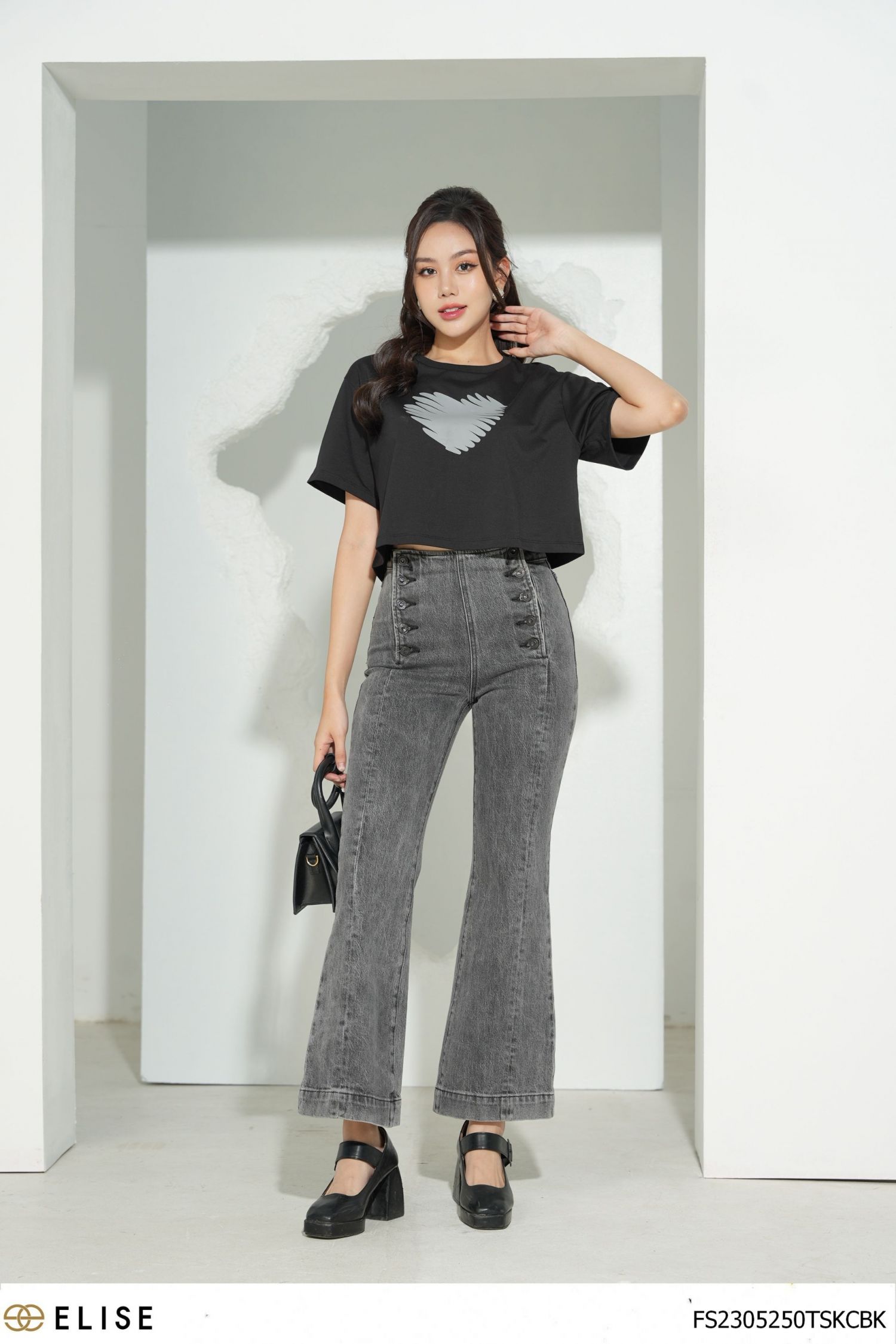 ÁO THUN ĐEN CROPTOP TRÁI TIM