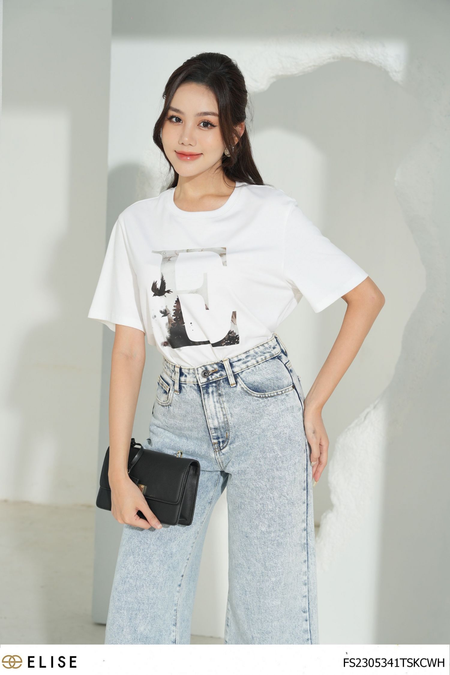 ÁO THUN TRẮNG CHỮ E XANH
