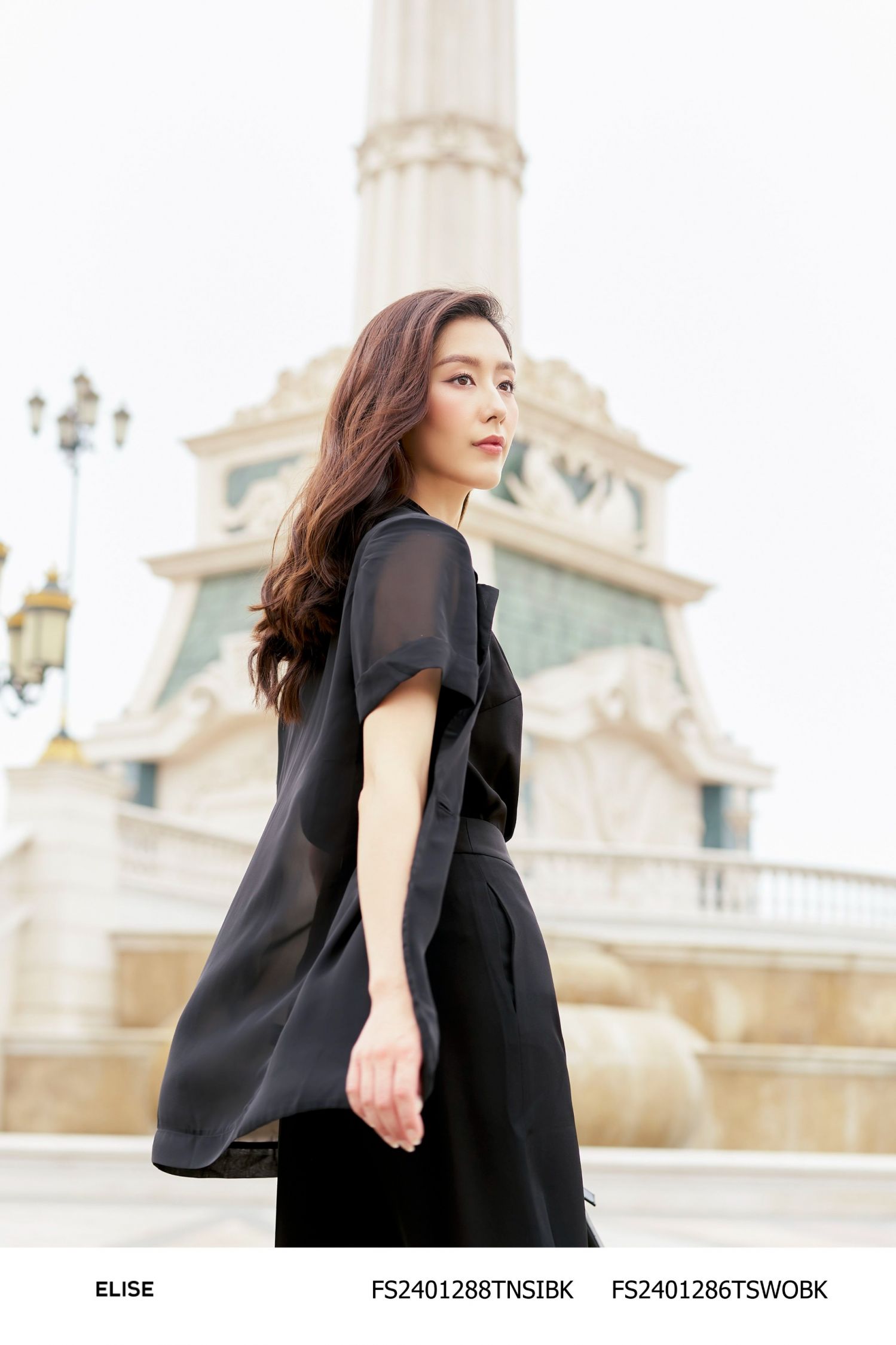 QUẦN SUÔNG ĐEN KHÓA SAU