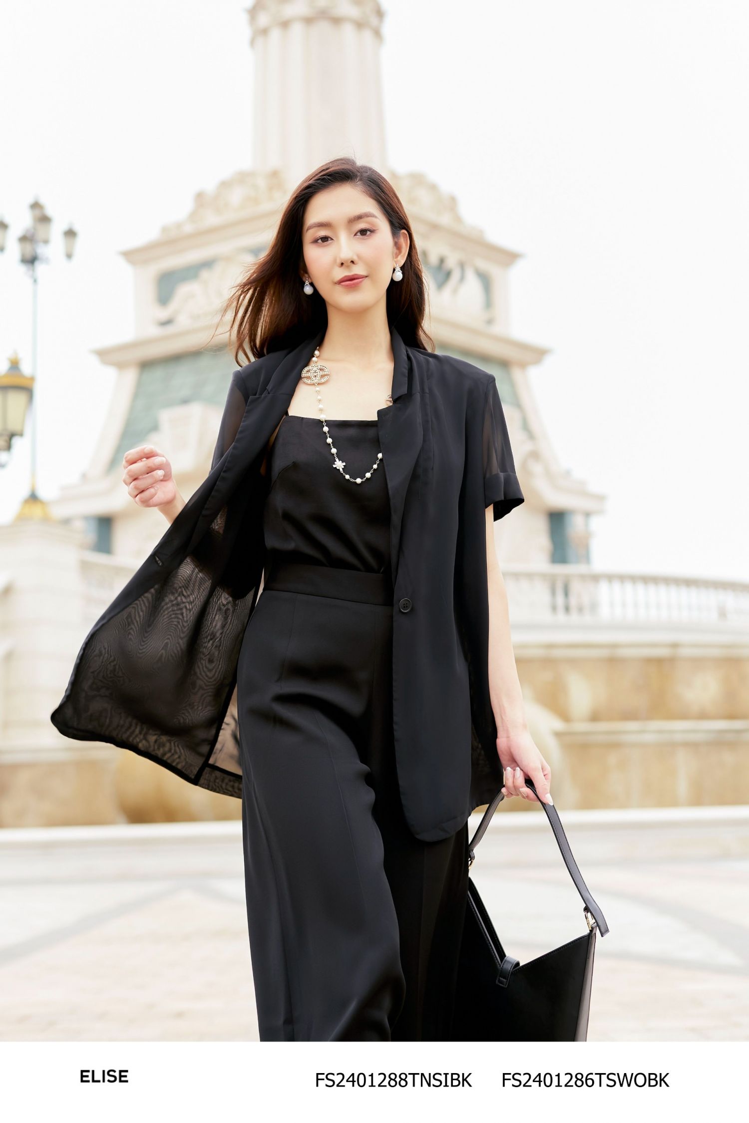 QUẦN SUÔNG ĐEN KHÓA SAU