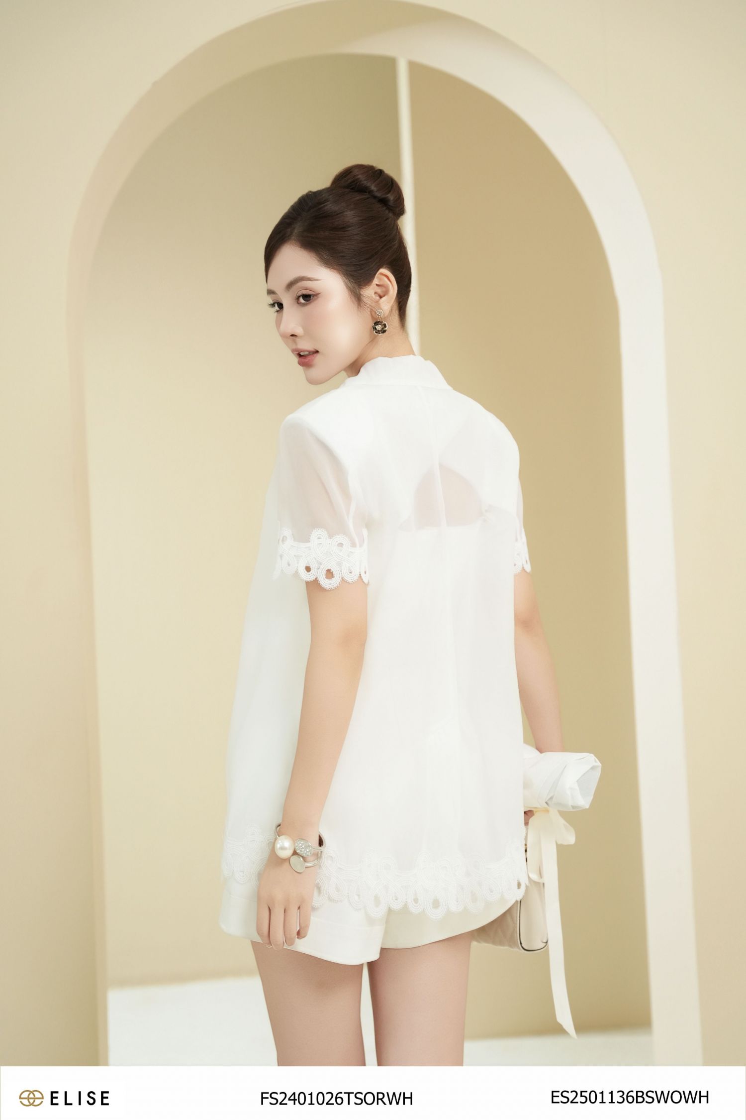 ÁO VEST TƠ TRẮNG VIỀN REN