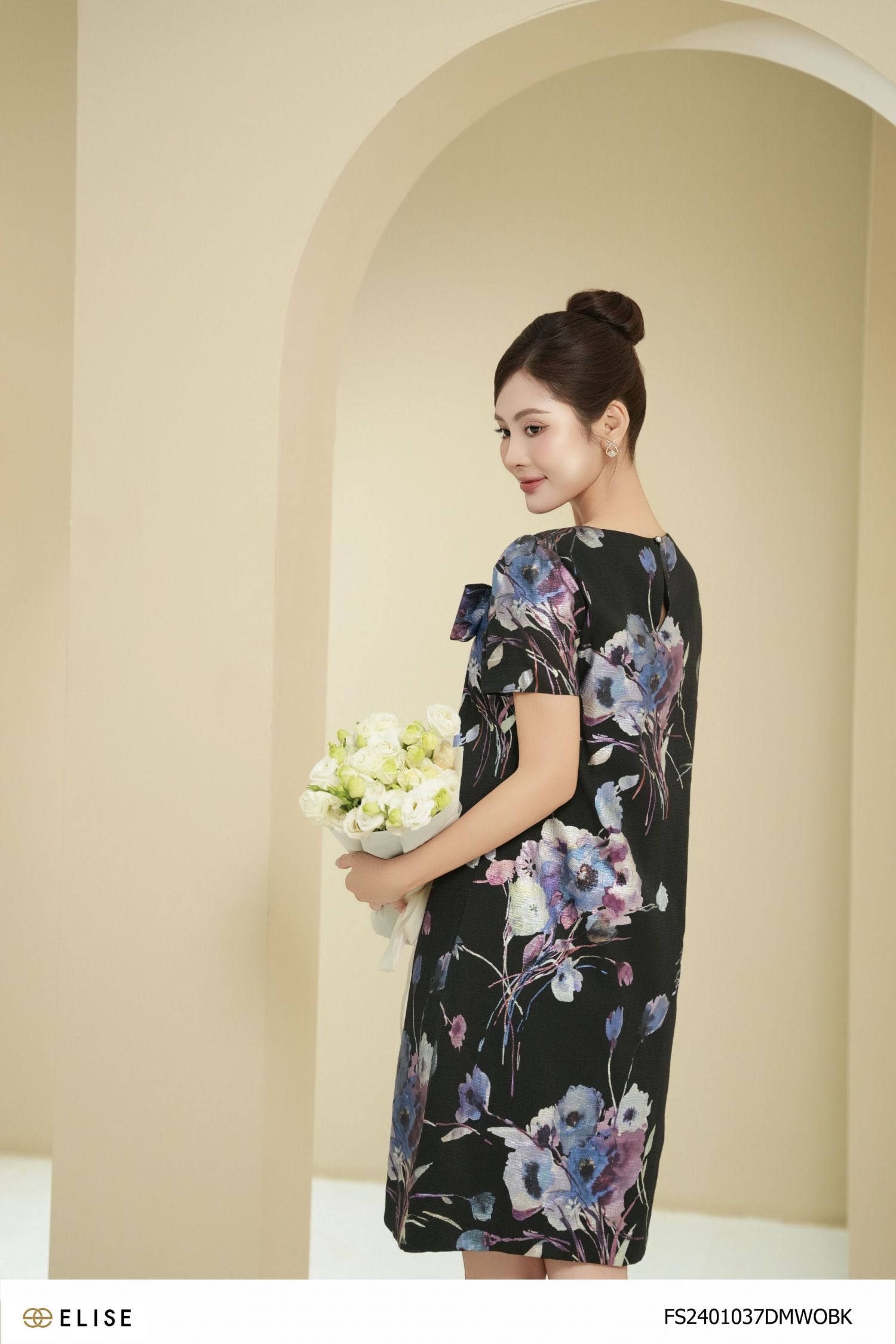 ĐẦM SUÔNG TƠ XỐP HOA ĐEN NƠ CỔ