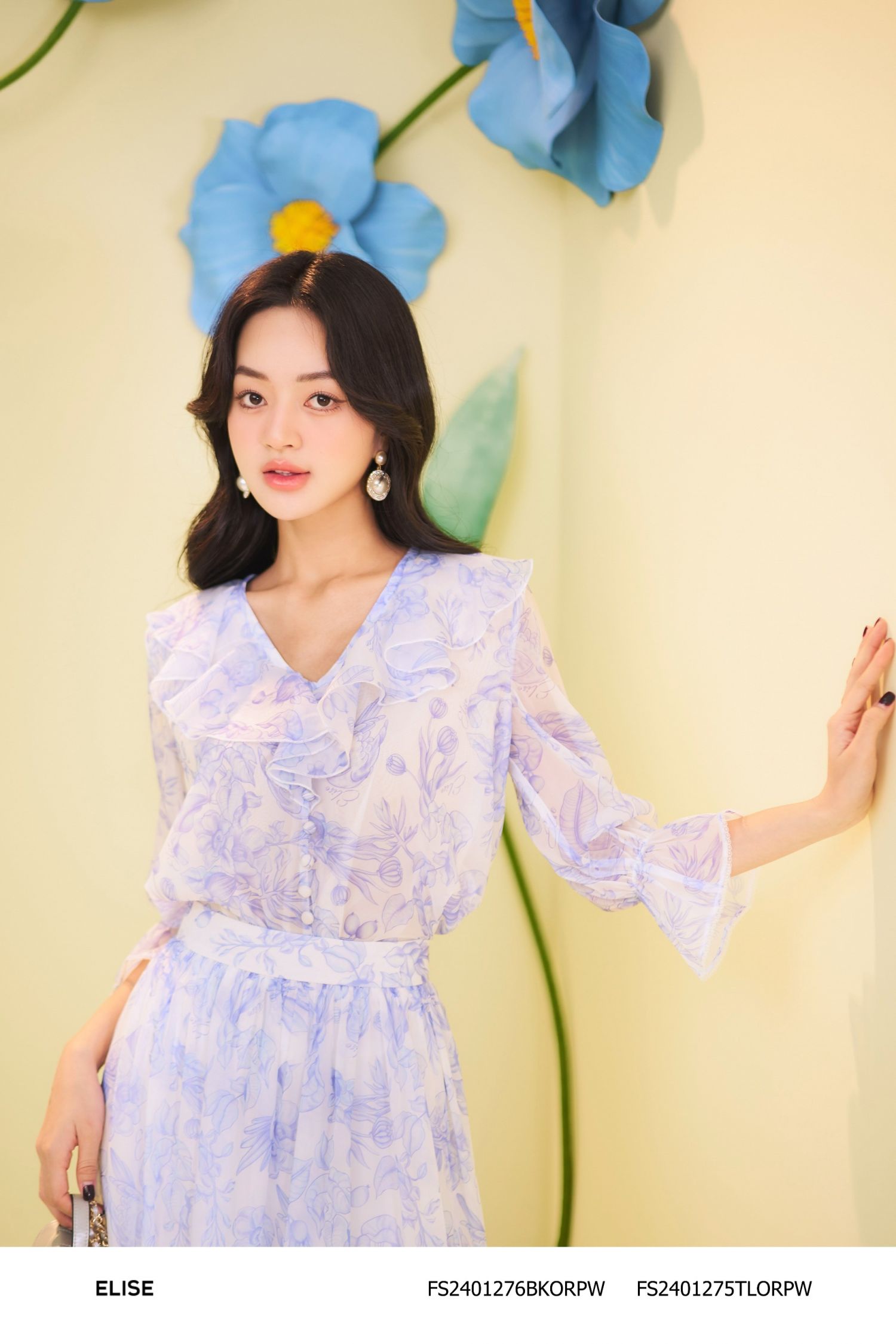 ÁO TƠ TRẮNG HOA XANH CỔ BÈO