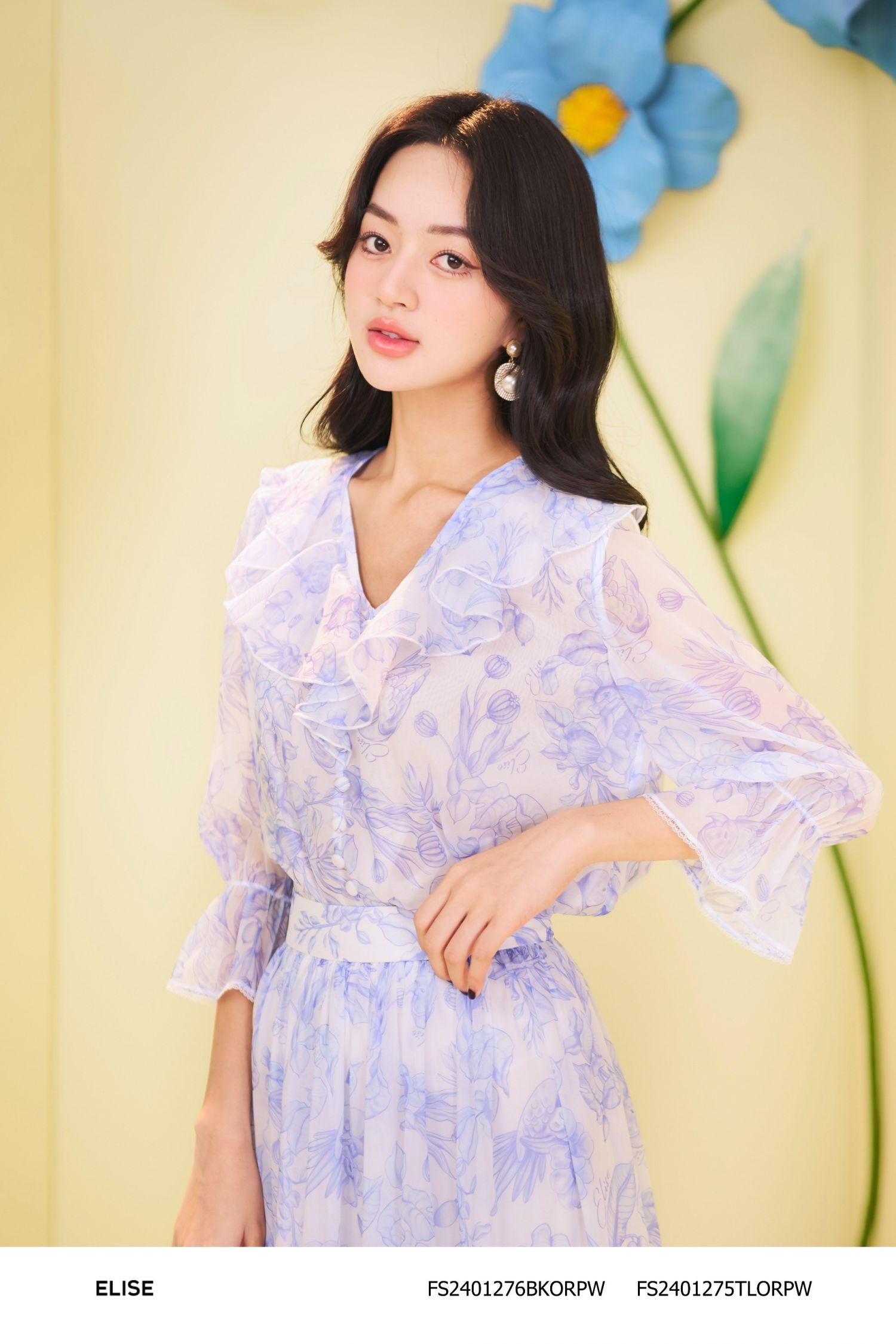 ÁO TƠ TRẮNG HOA XANH CỔ BÈO