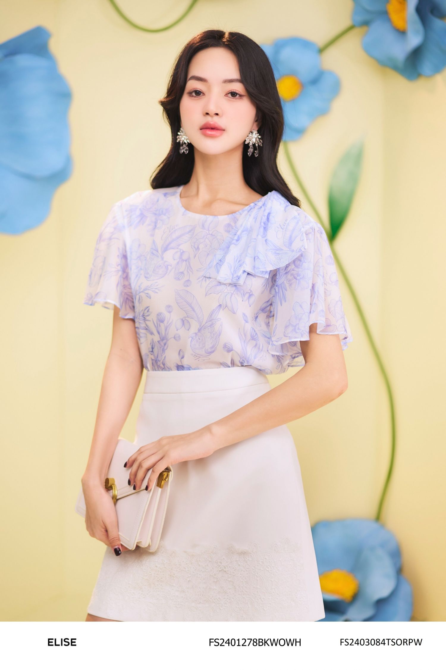 ÁO TƠ TRẮNG HOA XANH TAY BÈO ĐÍNH NƠ