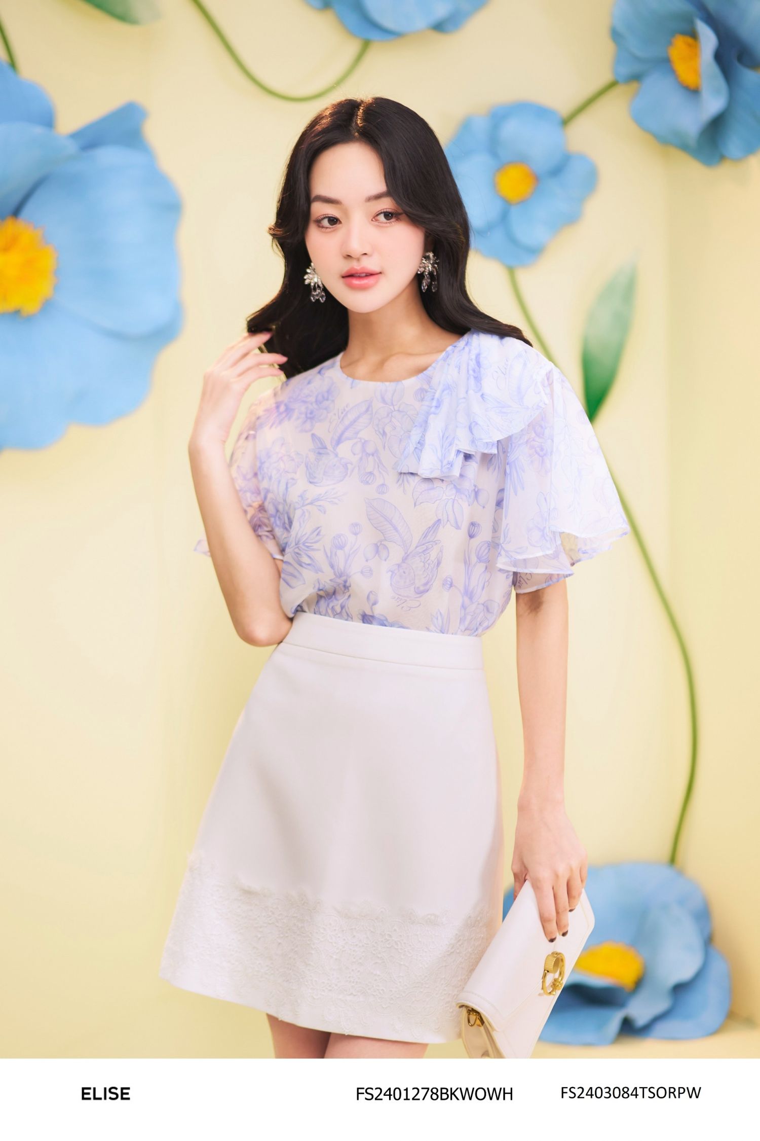 ÁO TƠ TRẮNG HOA XANH TAY BÈO ĐÍNH NƠ