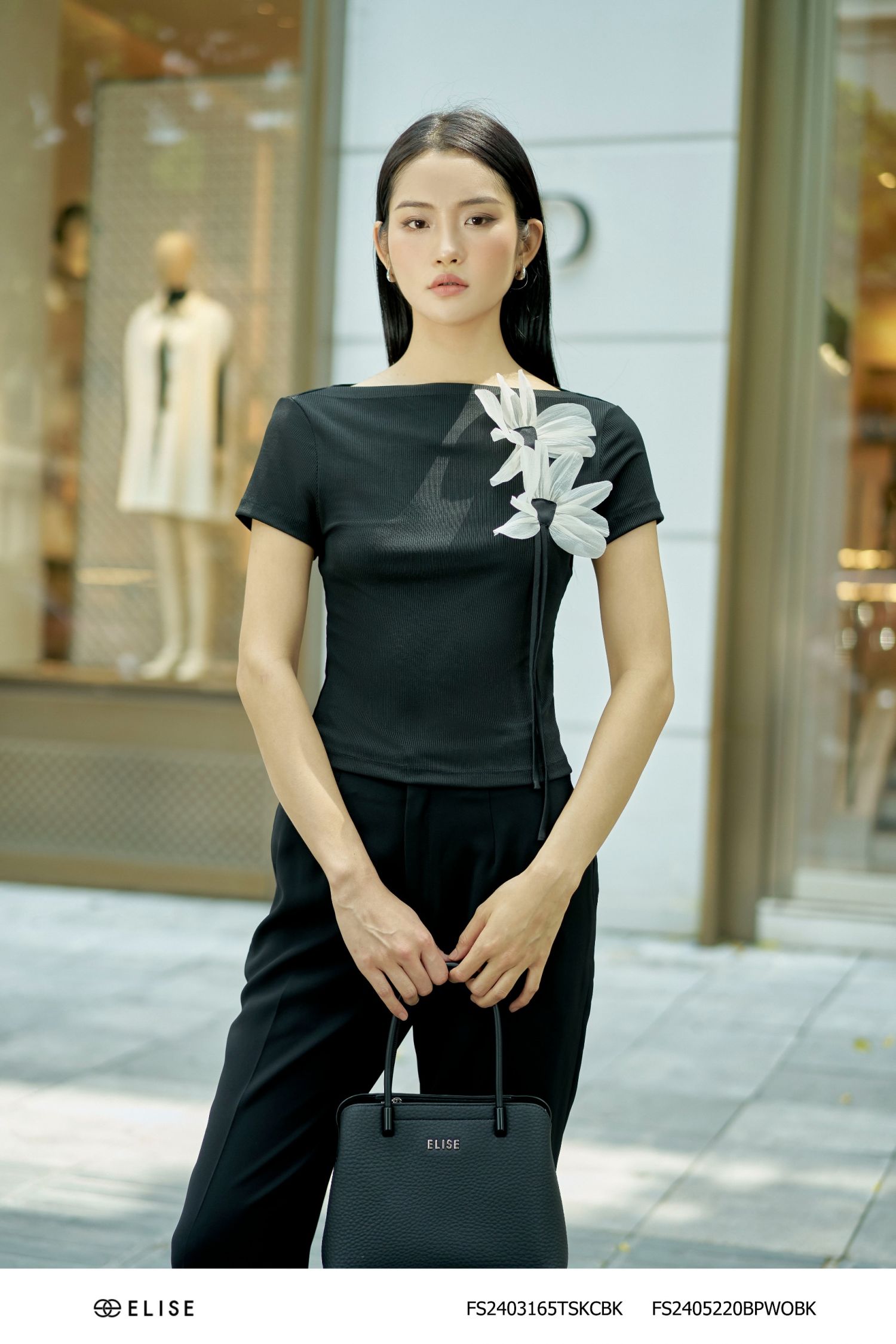 ÁO THUN ĐEN ĐÍNH HOA NỔI