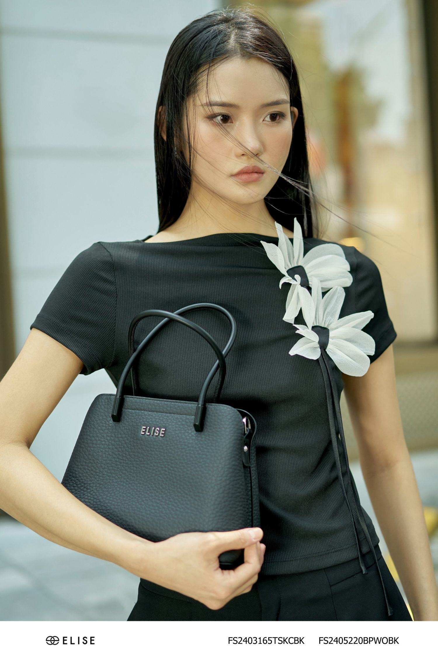 ÁO THUN ĐEN ĐÍNH HOA NỔI