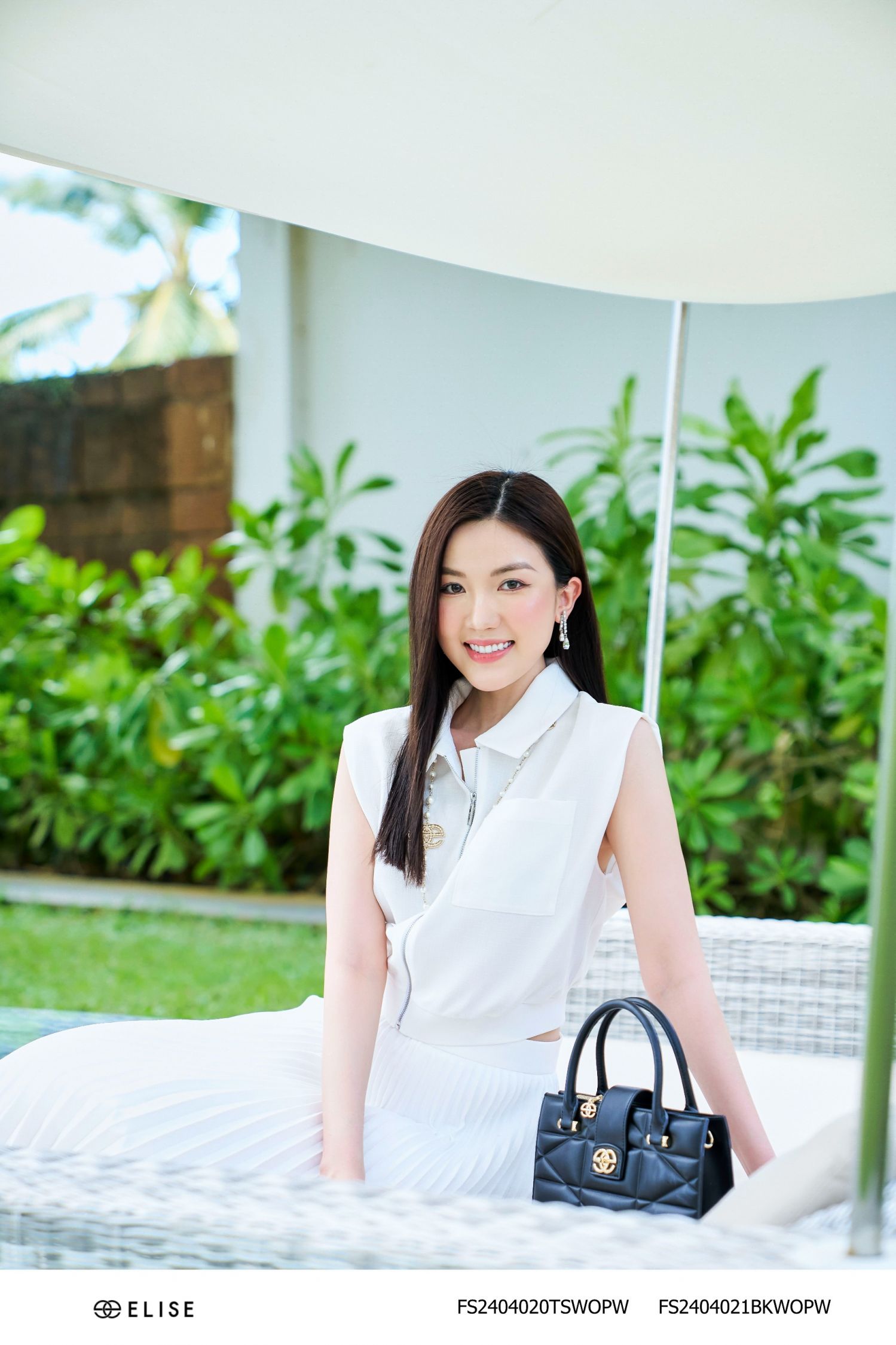 ÁO TRẮNG SỌC SẦN CỔ ĐỨC BO GẤU