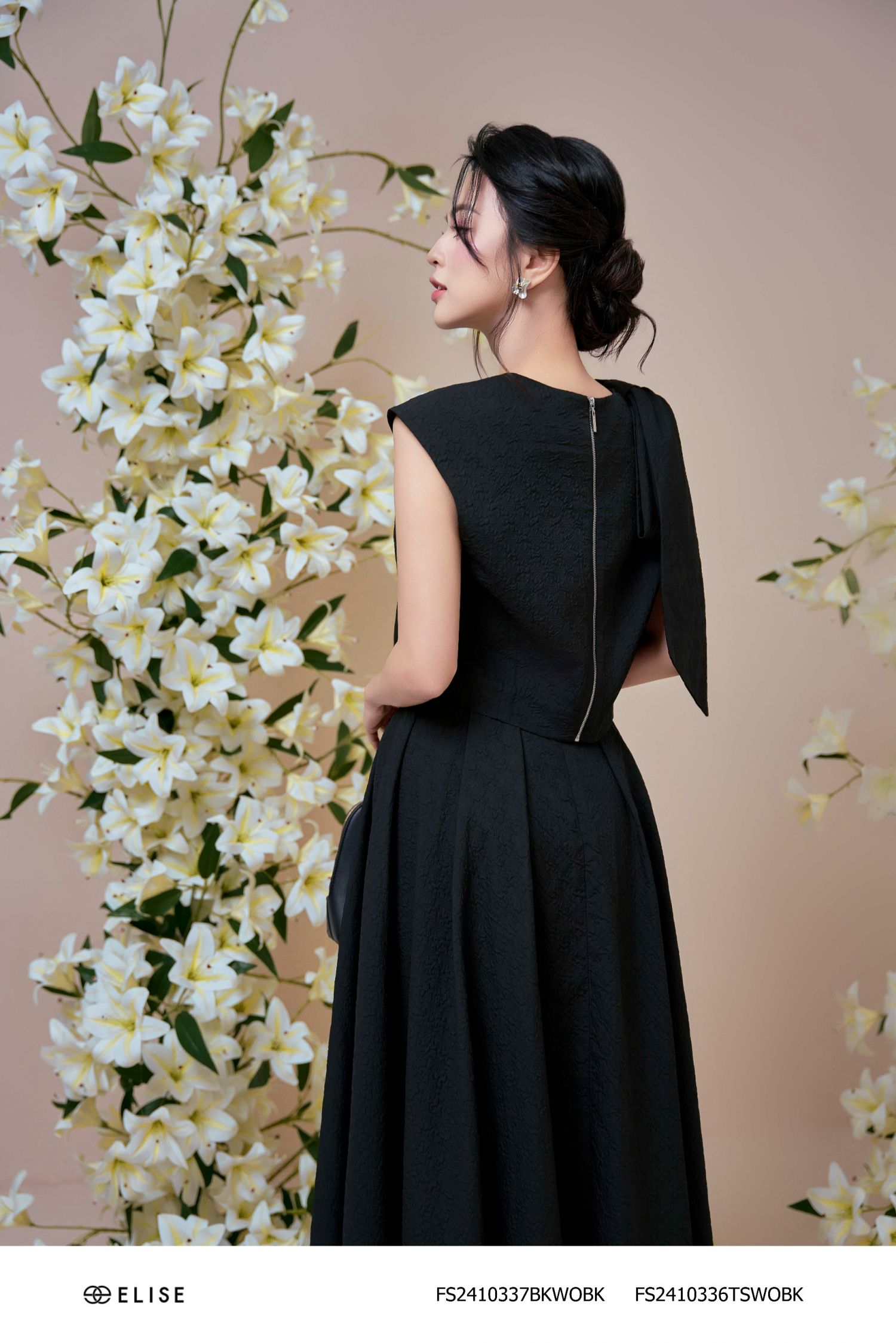 ÁO XỐP ĐEN NHĂN SÁT NÁCH NƠ VAI