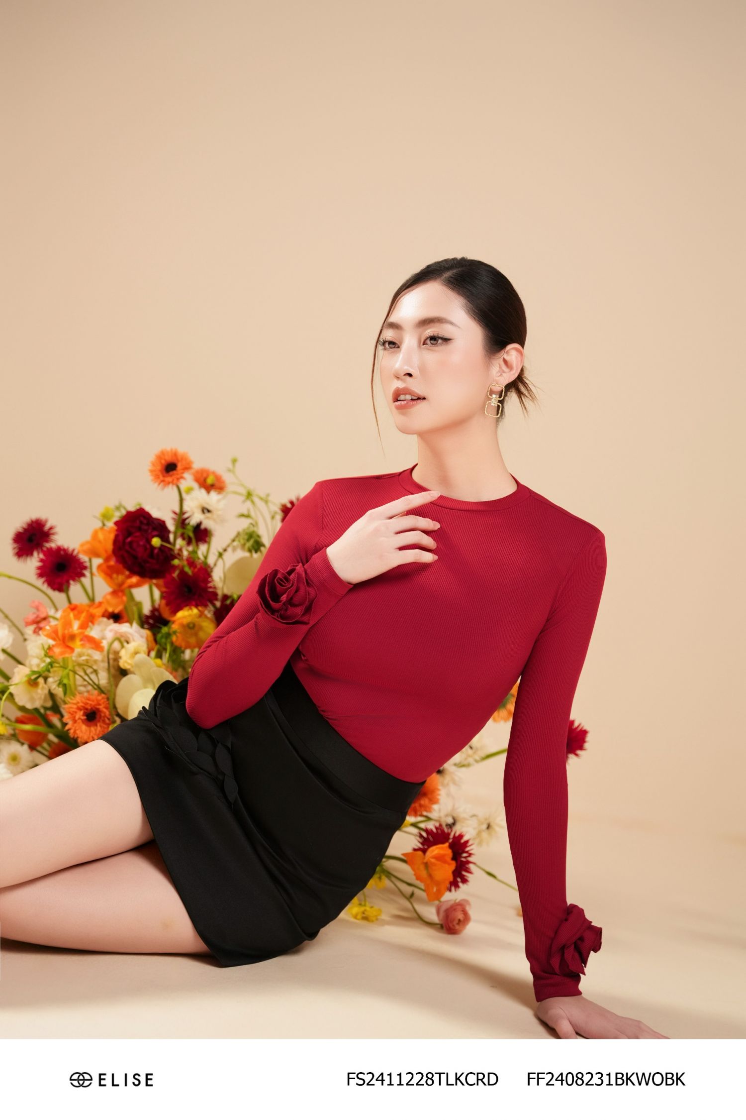 ÁO THUN ĐỎ ĐÔ CỔ TRÒN TAY ĐÍNH HOA