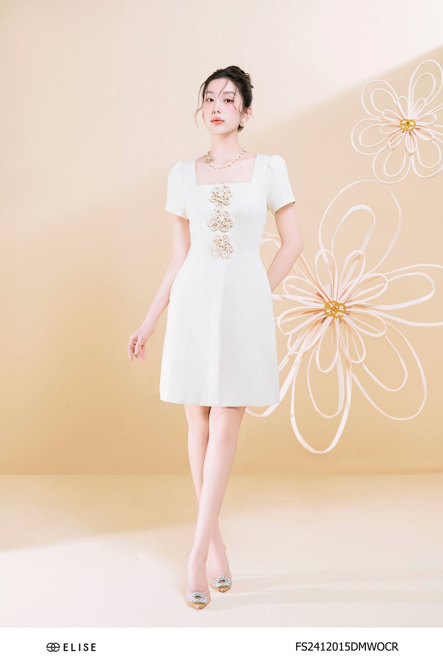 ĐẦM SỢI KEM CỔ VUÔNG ĐÍNH HOA DÂY