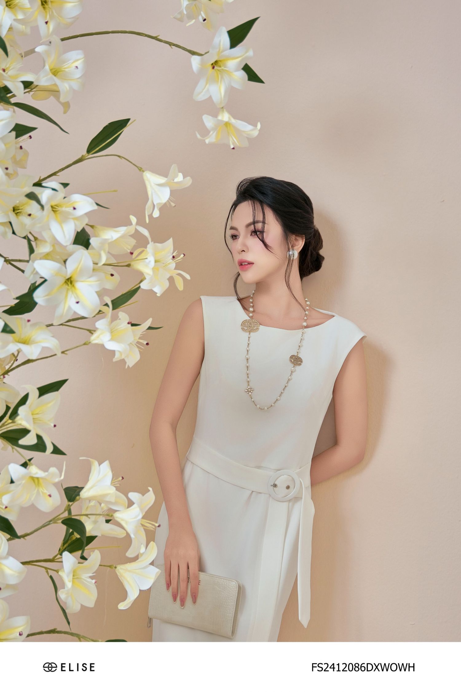 ĐẦM TRẮNG XẺ BÊN ĐAI EO