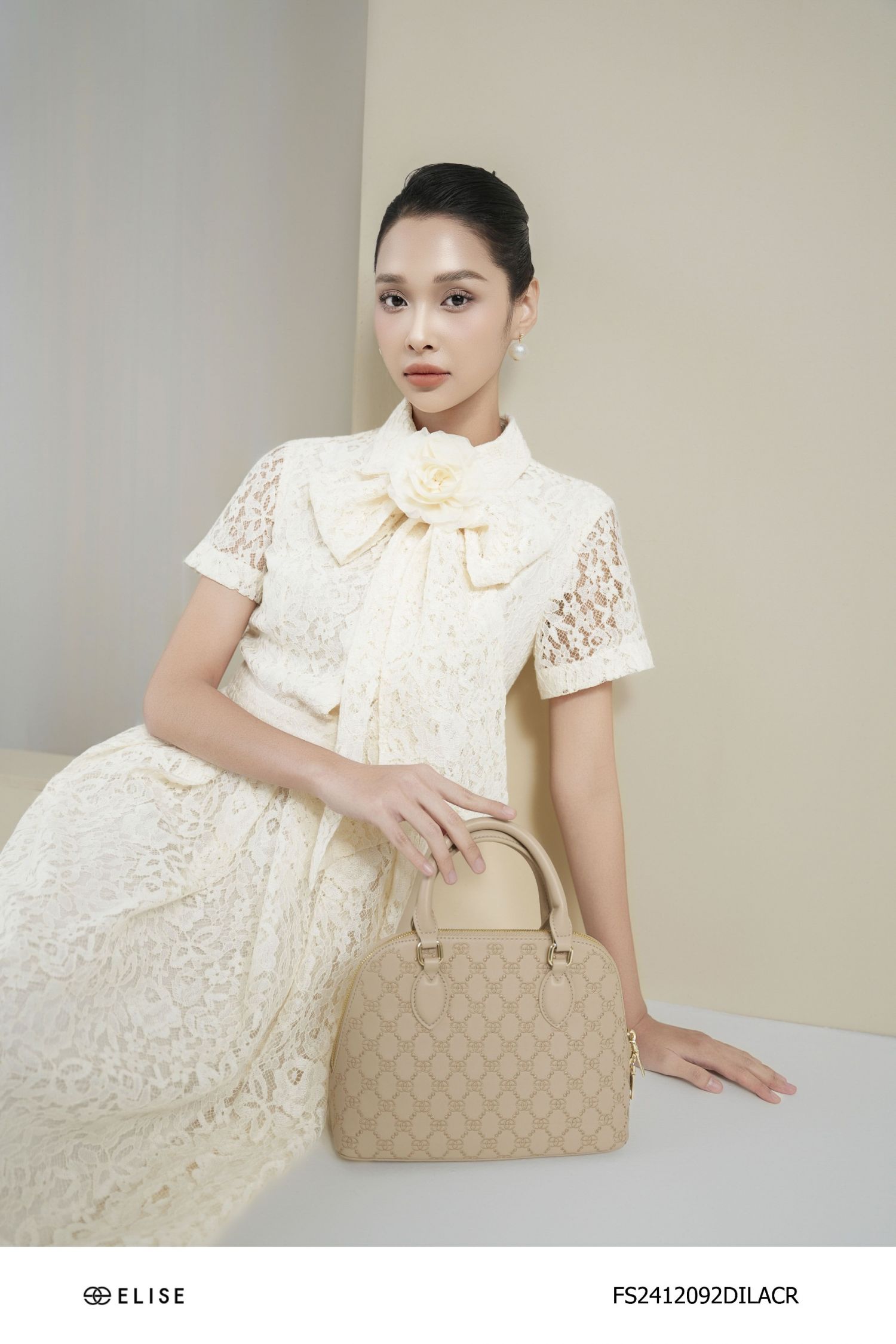 ĐẦM REN HOA KEM DÂY NƠ CỔ