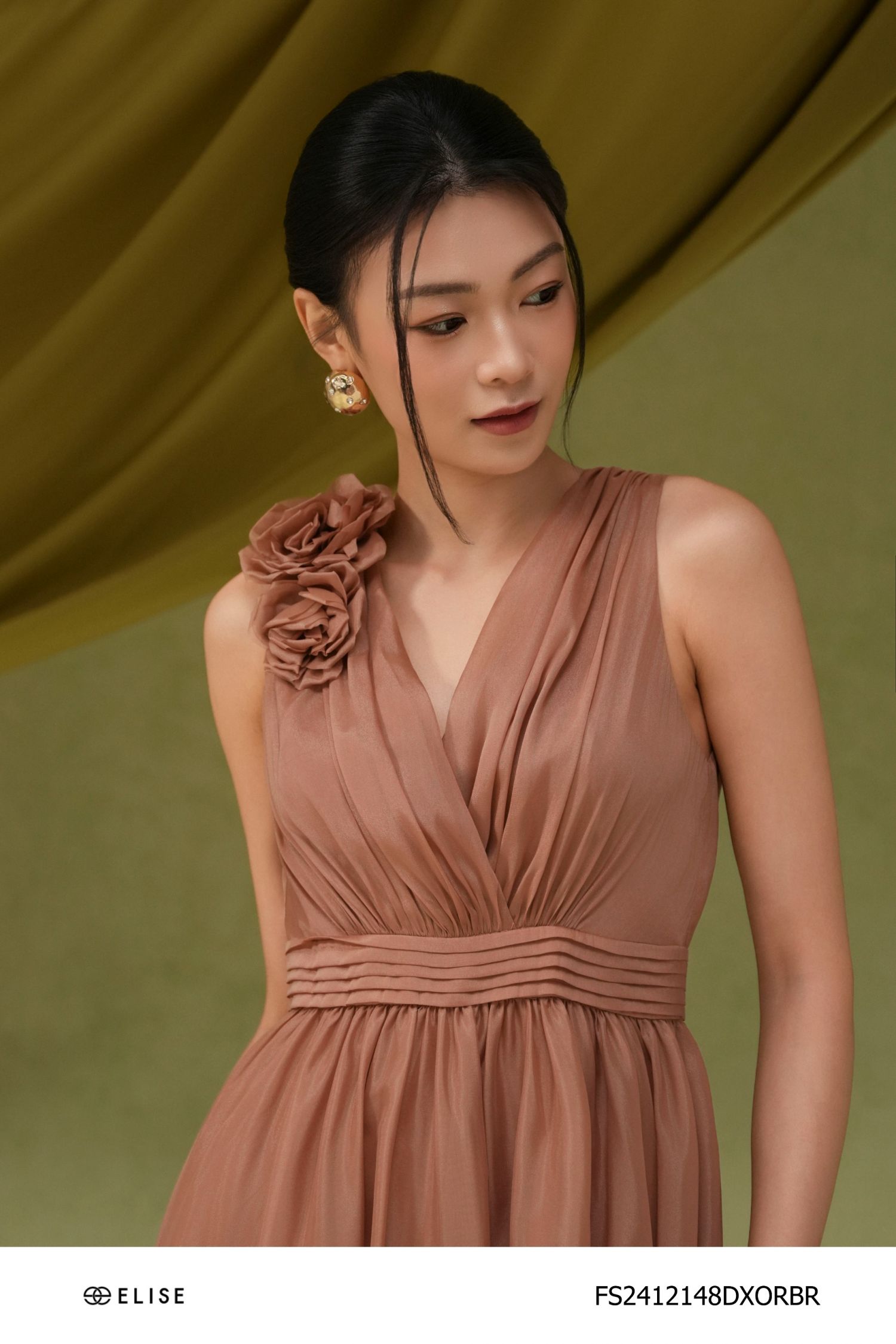 ĐẦM TƠ NÂU BE XẾP LY EO ĐÍNH HOA