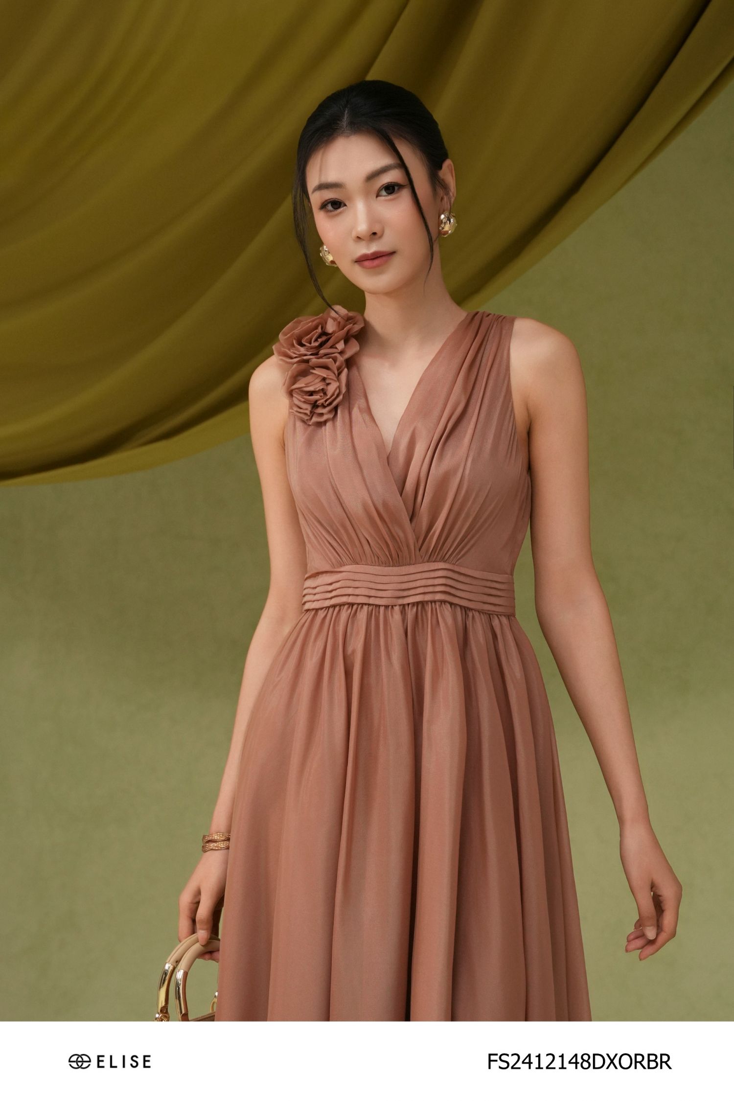 ĐẦM TƠ NÂU BE XẾP LY EO ĐÍNH HOA