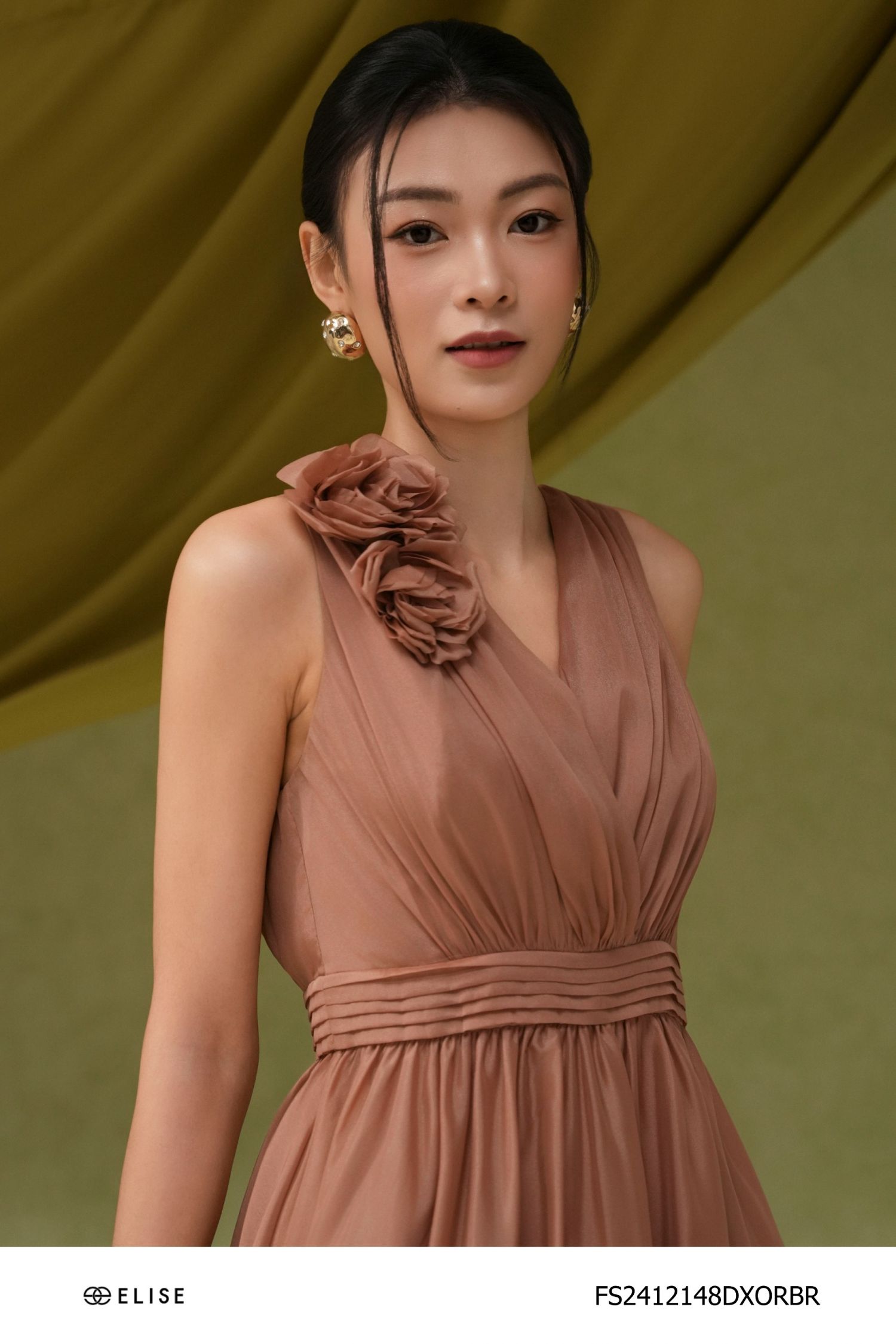 ĐẦM TƠ NÂU BE XẾP LY EO ĐÍNH HOA