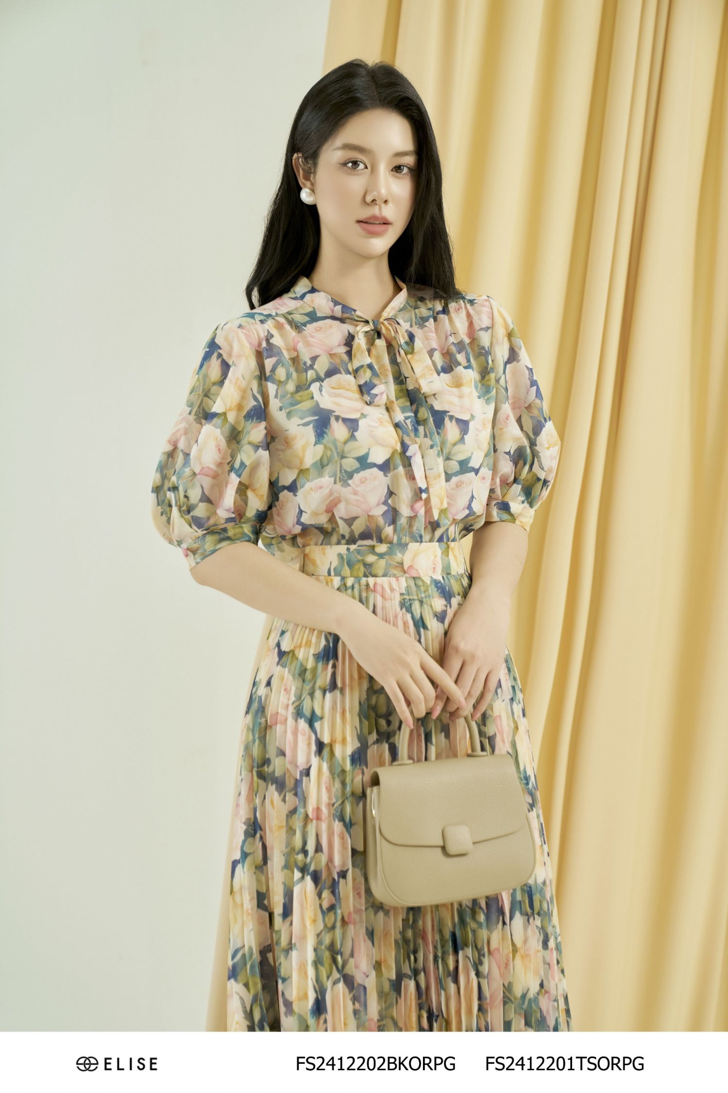 SM TƠ HOA NỀN XANH TAY XẾP LY
