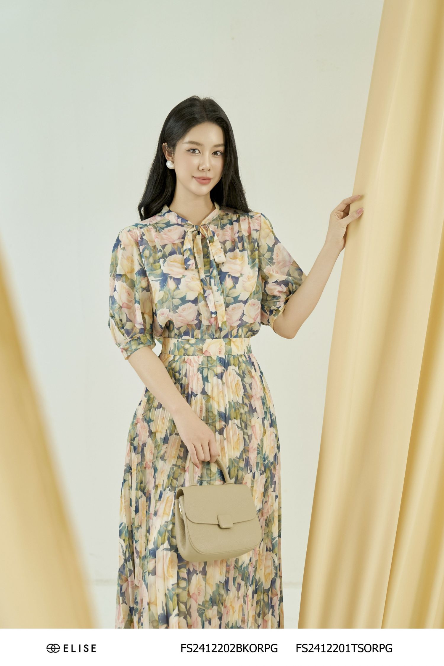 SM TƠ HOA NỀN XANH TAY XẾP LY