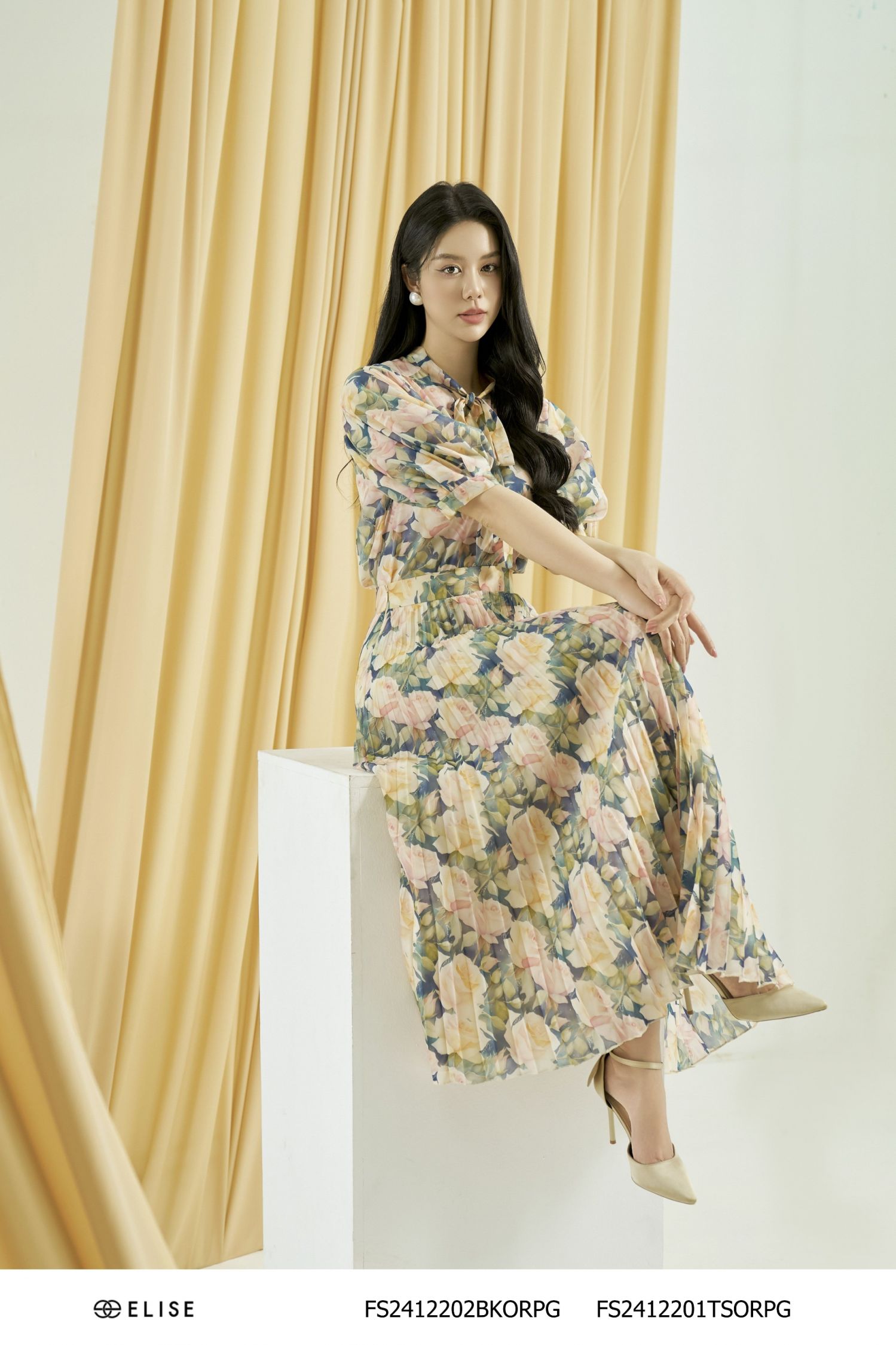 SM TƠ HOA NỀN XANH TAY XẾP LY