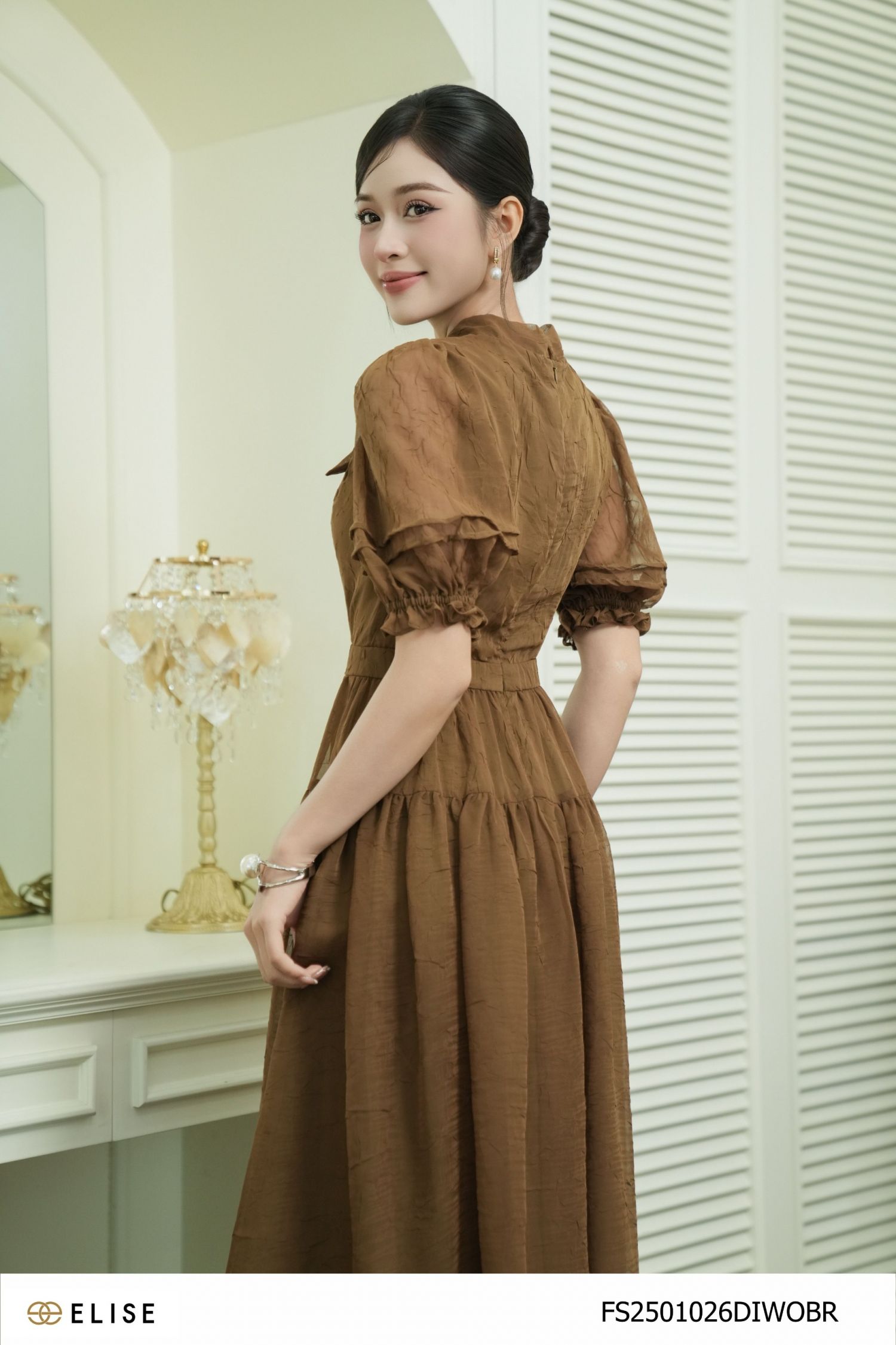 ĐẦM VOAN NHĂN NÂU VÀNG CỔ V DÂY NƠ CỔ