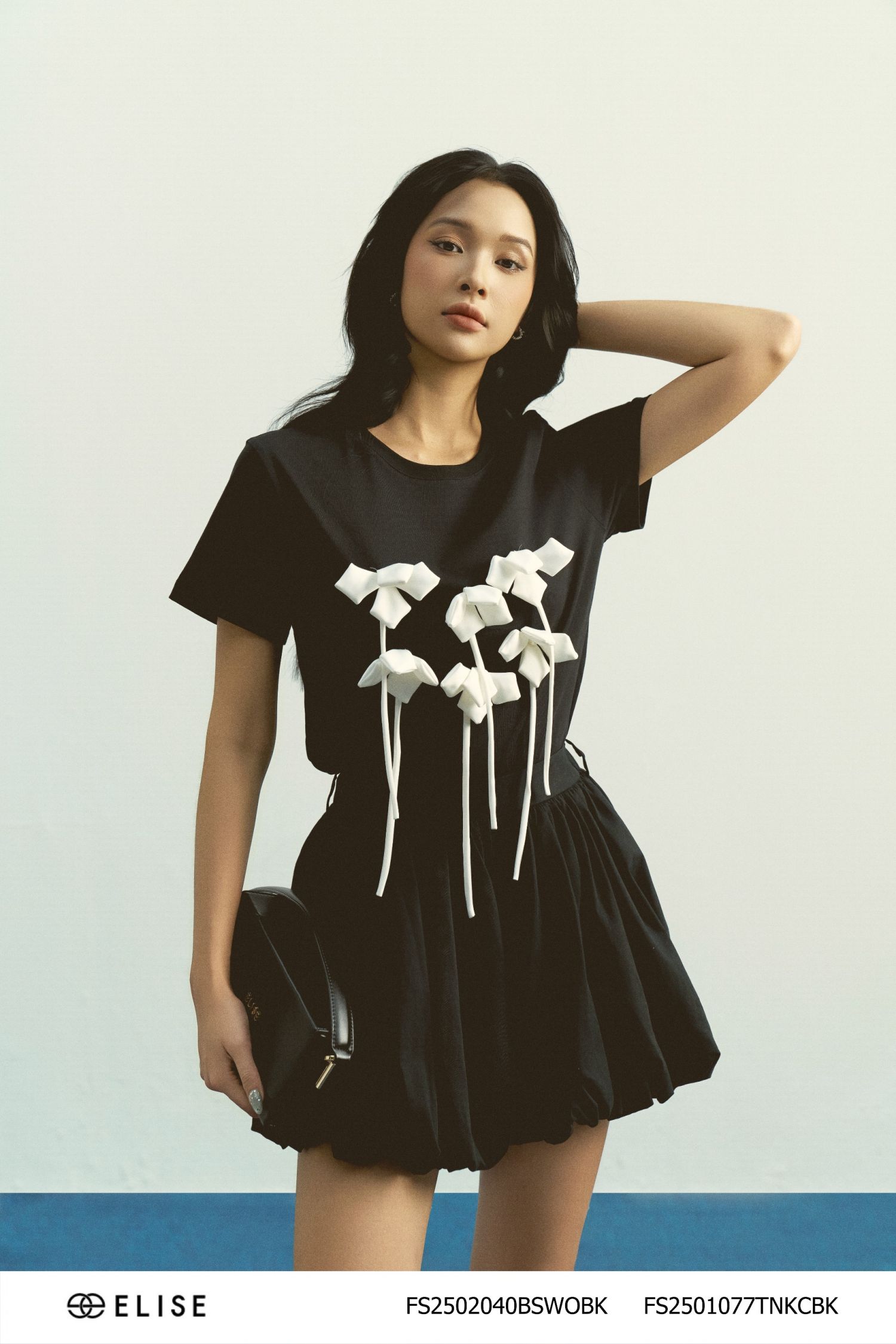 ÁO THUN ĐEN ĐÍNH HOA NỔI