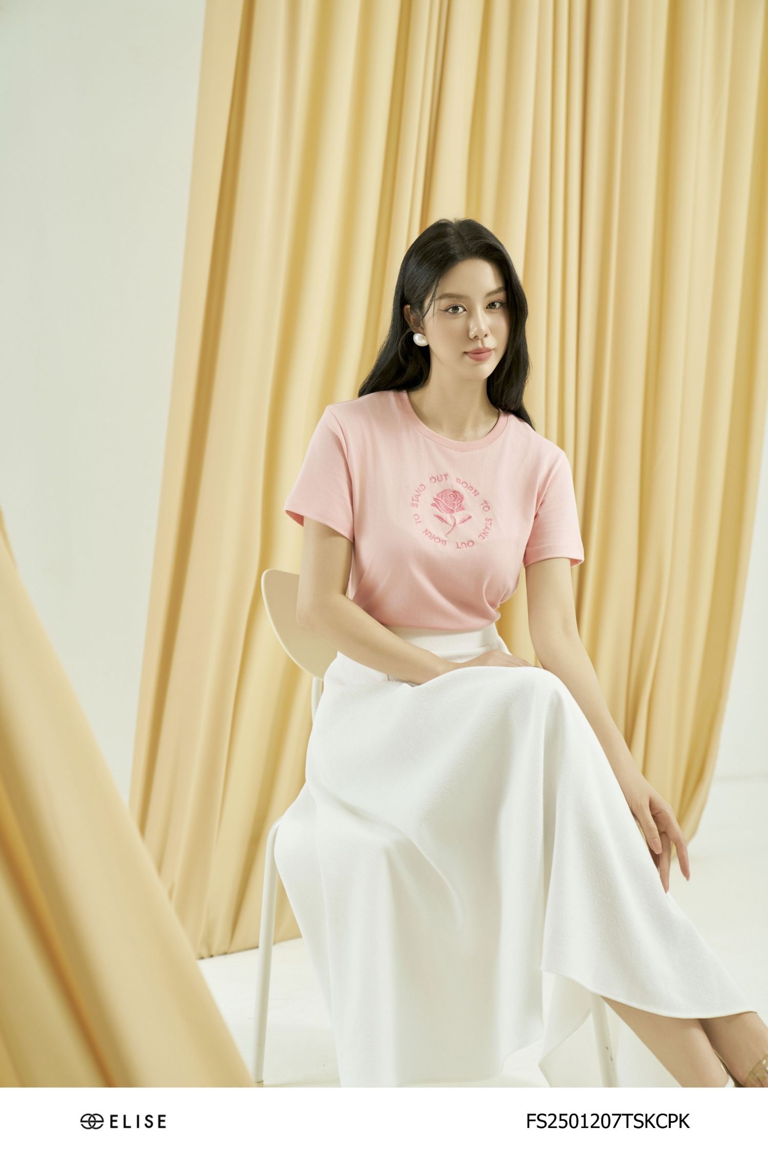 ÁO THUN THÊU HOA HỒNG NGỰC
