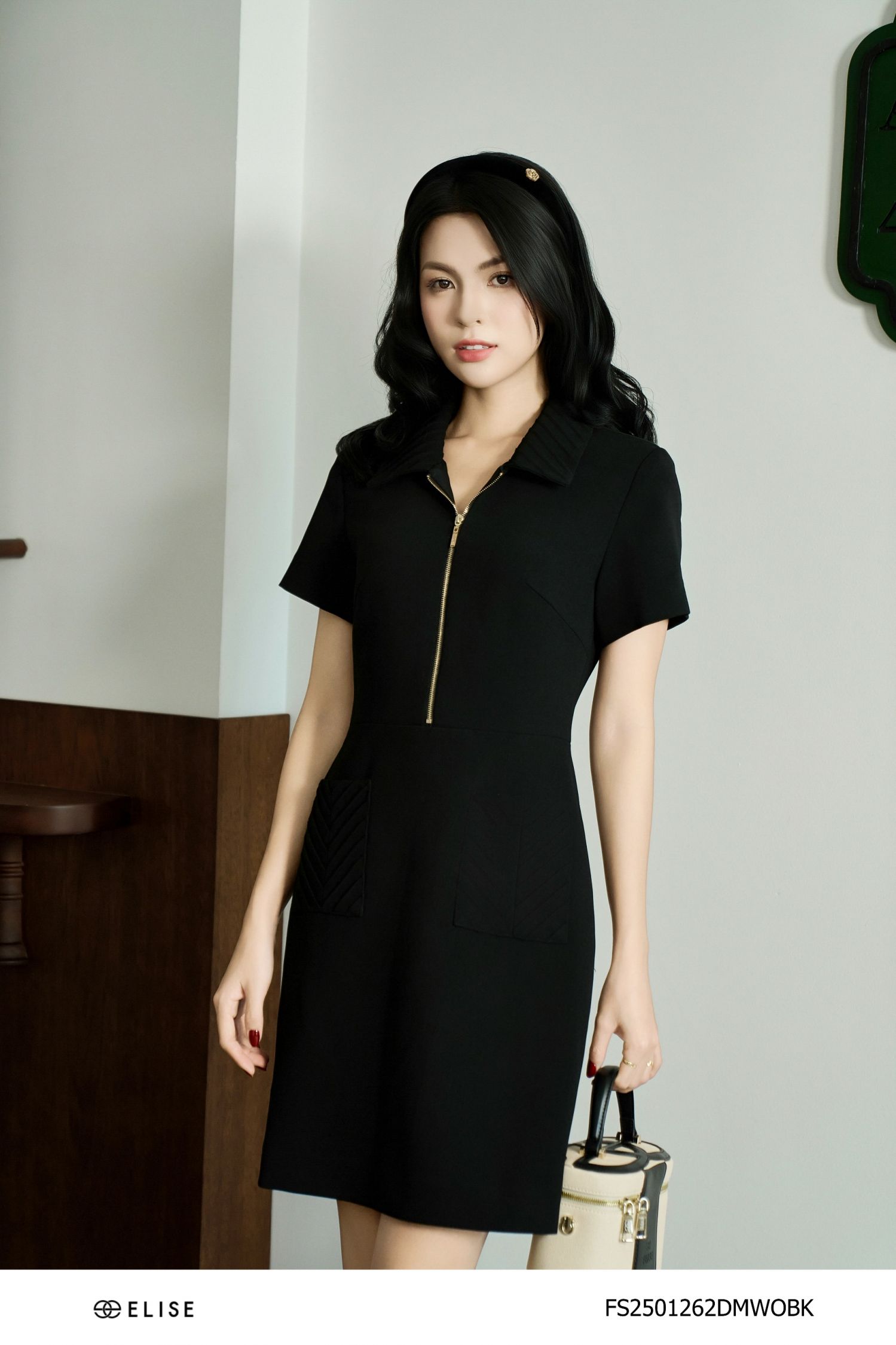 ĐẦM ĐEN CỔ XẾP BẤU MÍ CHÉO