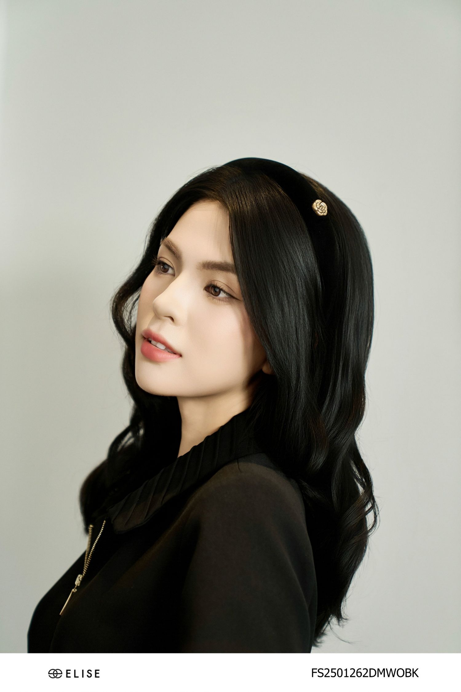 ĐẦM ĐEN CỔ XẾP BẤU MÍ CHÉO