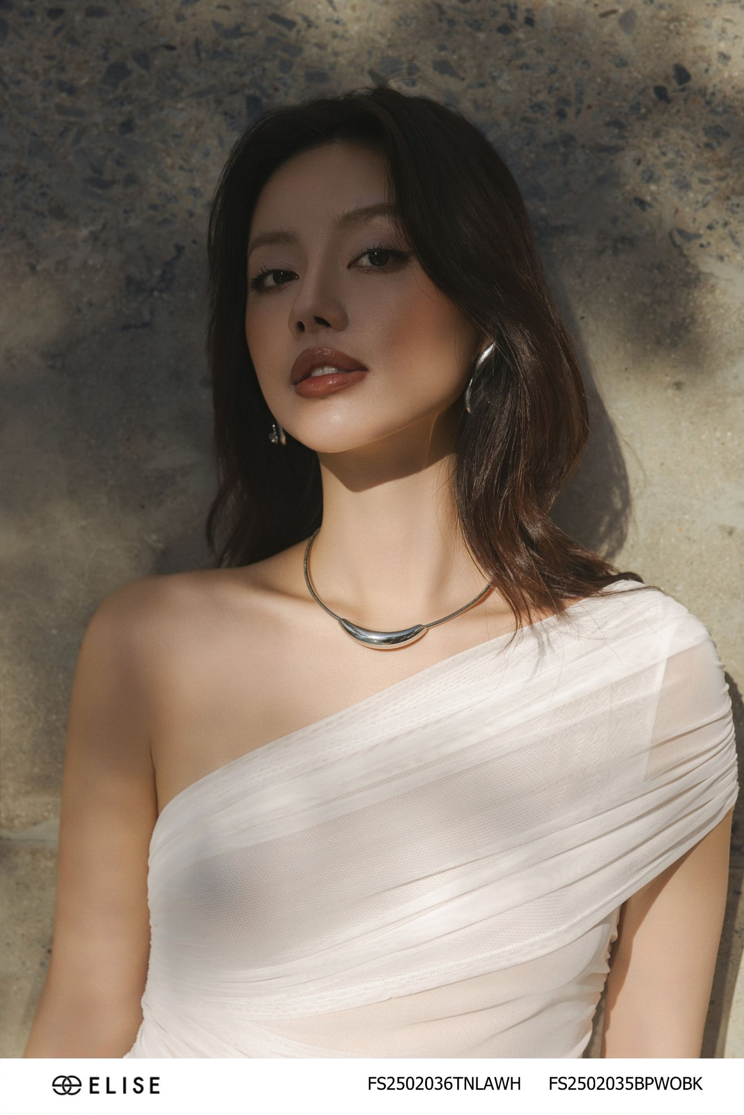 ÁO LƯỚI CHUN TRẮNG VẠT PHỦ LỆCH VAI