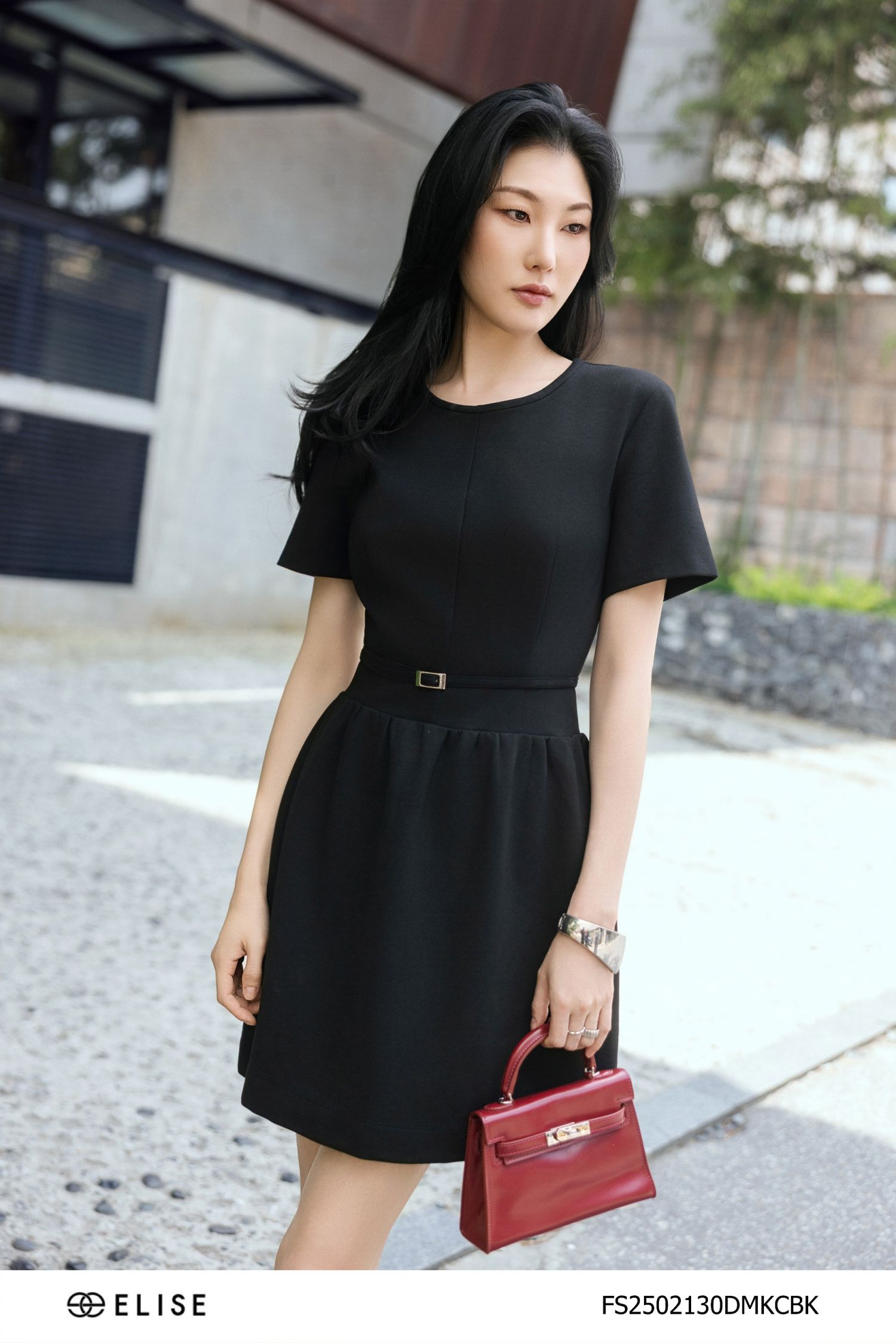 ĐẦM UMI ĐEN BỔ GÂN GIỮA DÂY ĐAI EO