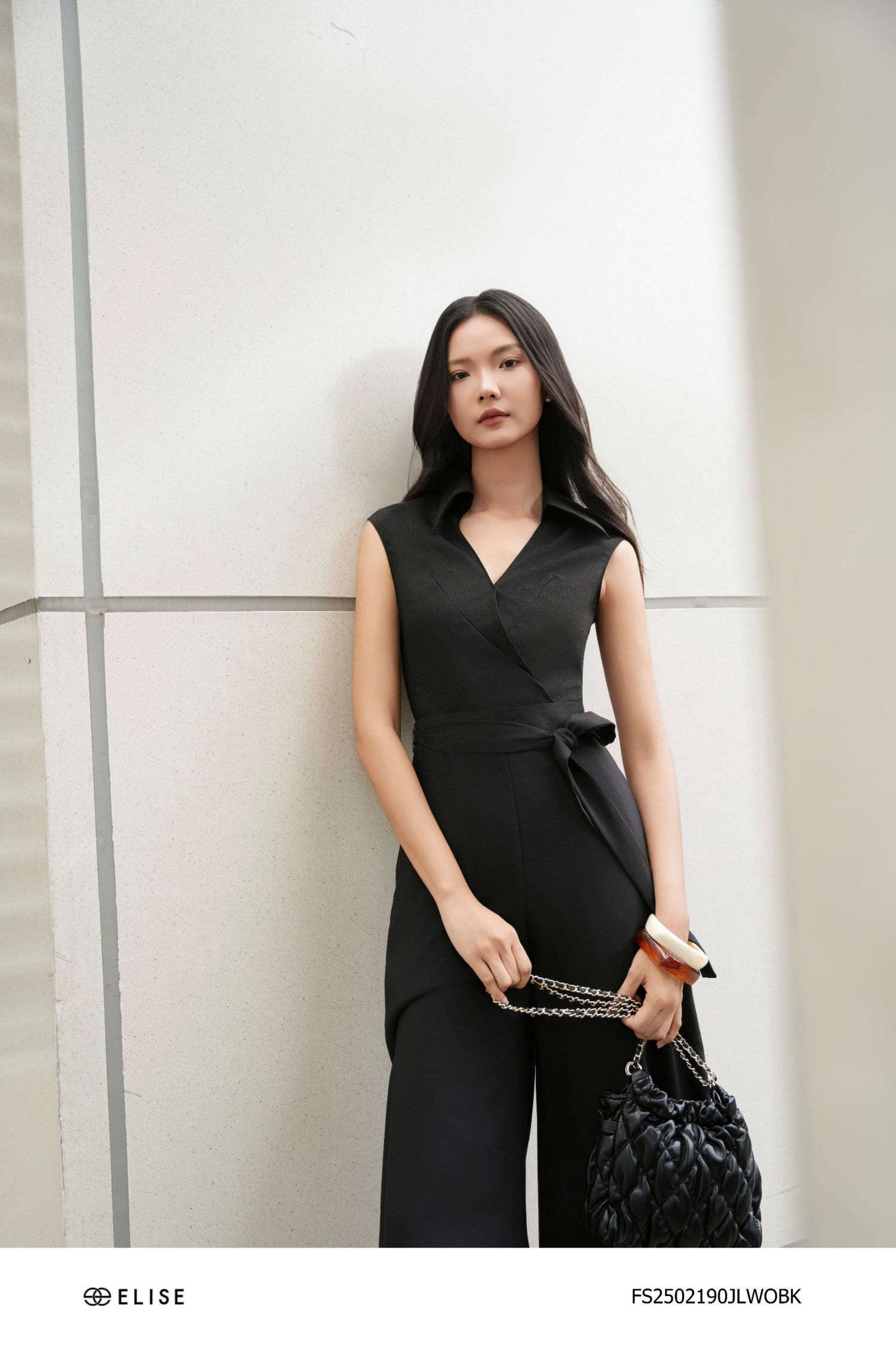 JUMPSUIT DÀI ĐEN CỔ V MỞ XẾP LY CHÉO