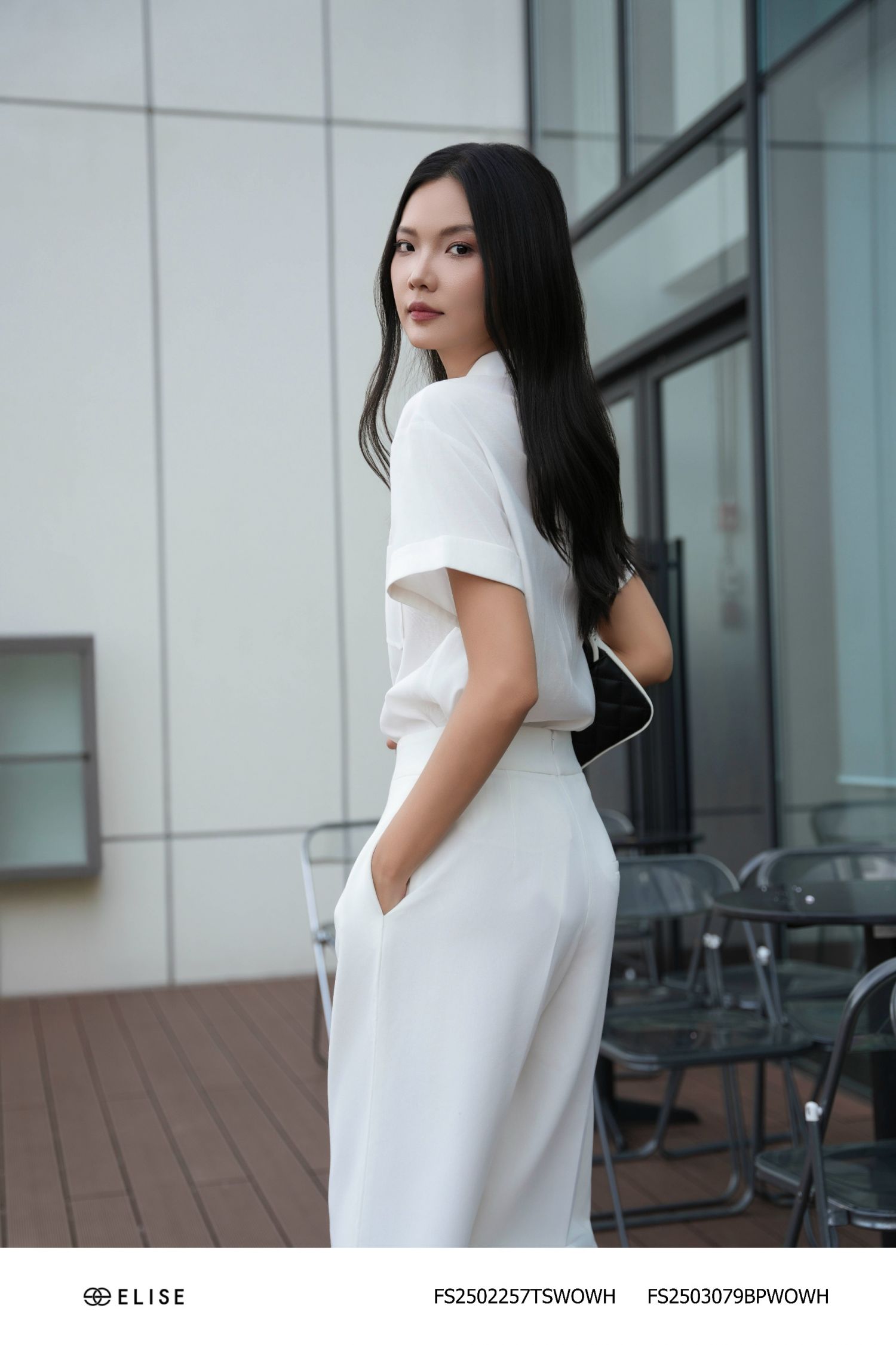 SM TRẮNG TÚI NGỰC TAY LƠ VÊ