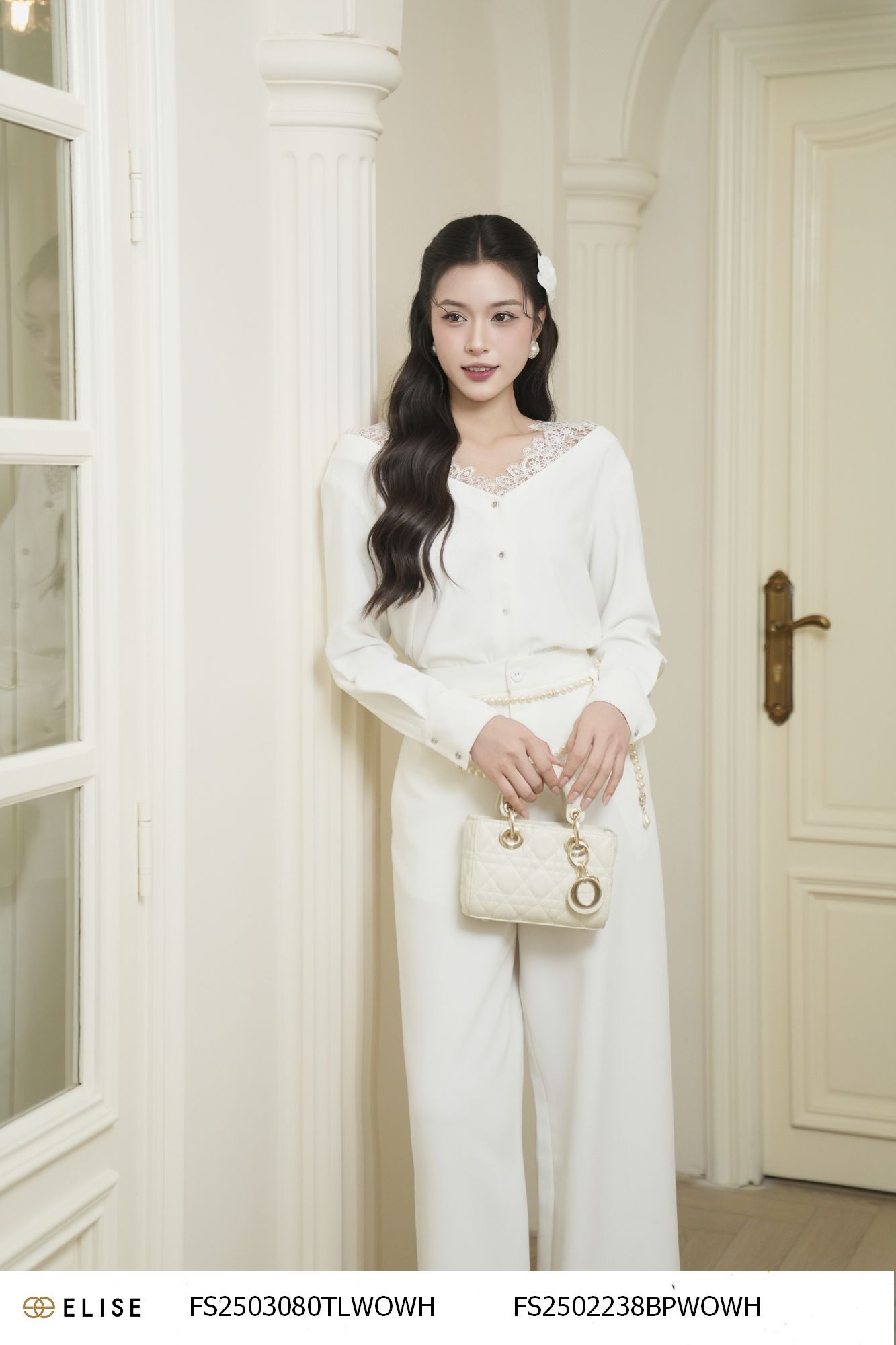 SM TRẮNG CỔ V VIỀN REN