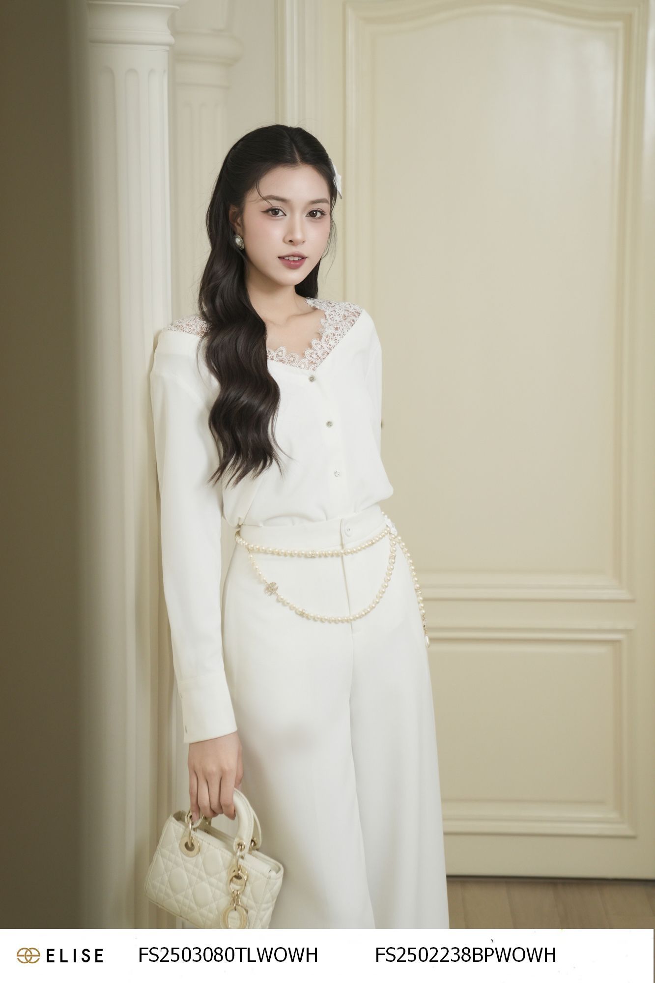 SM TRẮNG CỔ V VIỀN REN