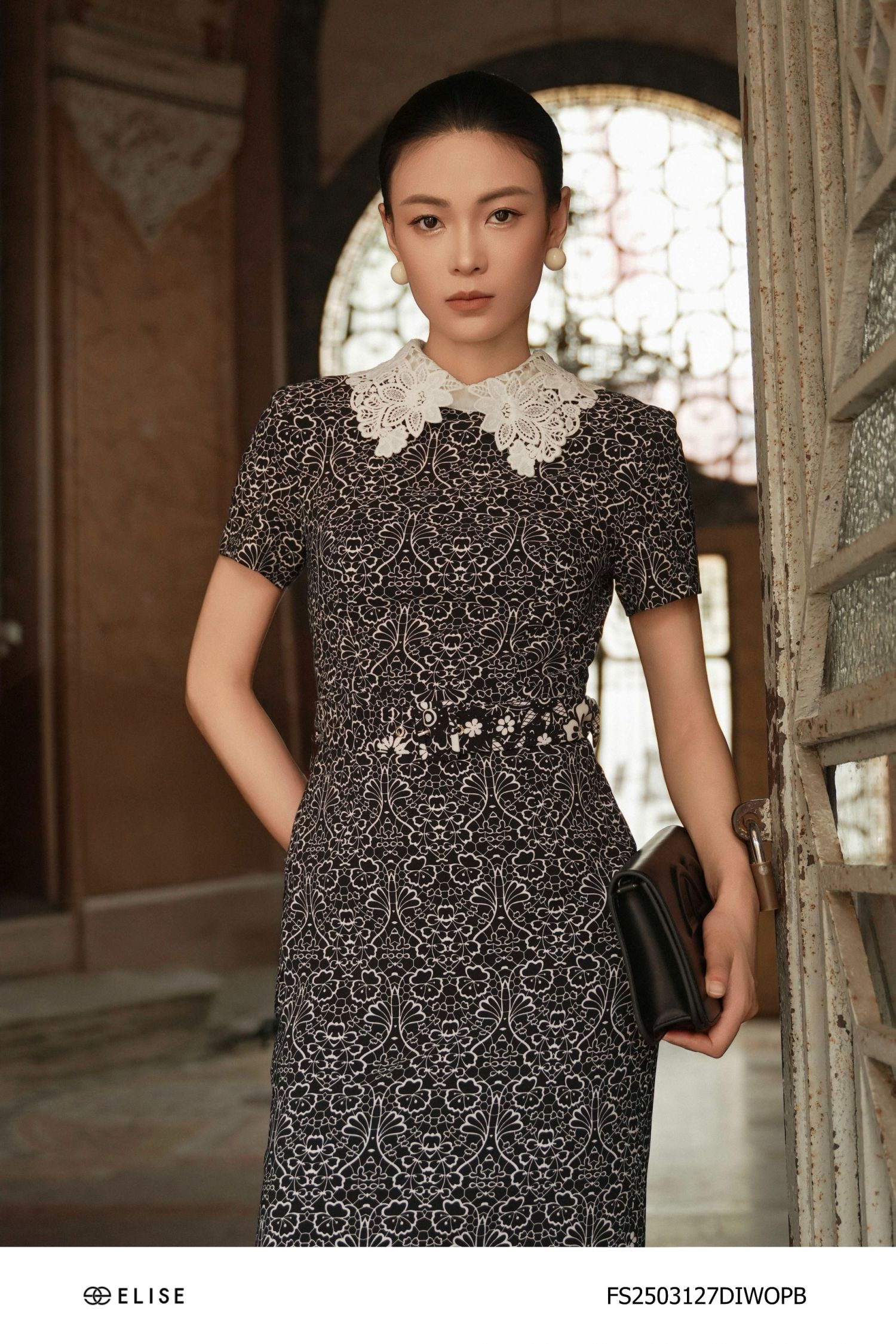ĐẦM ĐEN HT TRẮNG CỔ REN