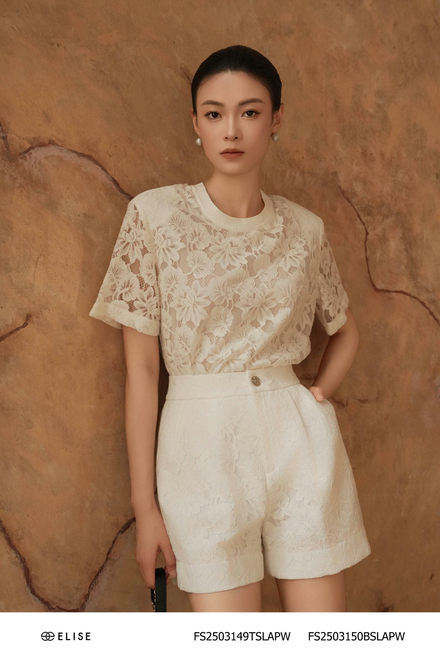 ÁO REN HOA TRẮNG BO CỔ