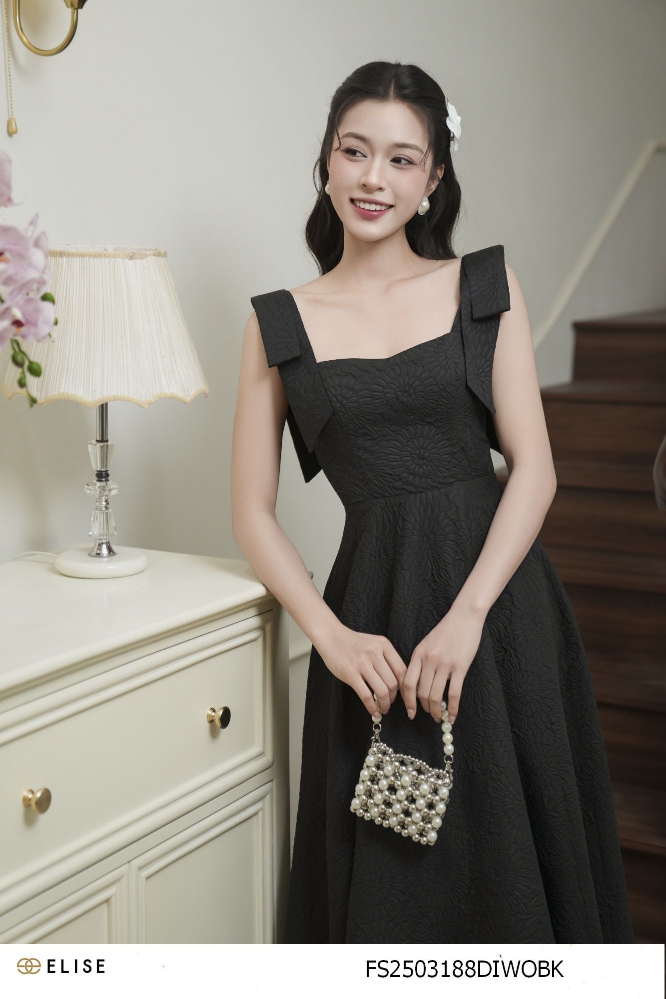ĐẦM XỐP HOA NỔI NƠ VAI