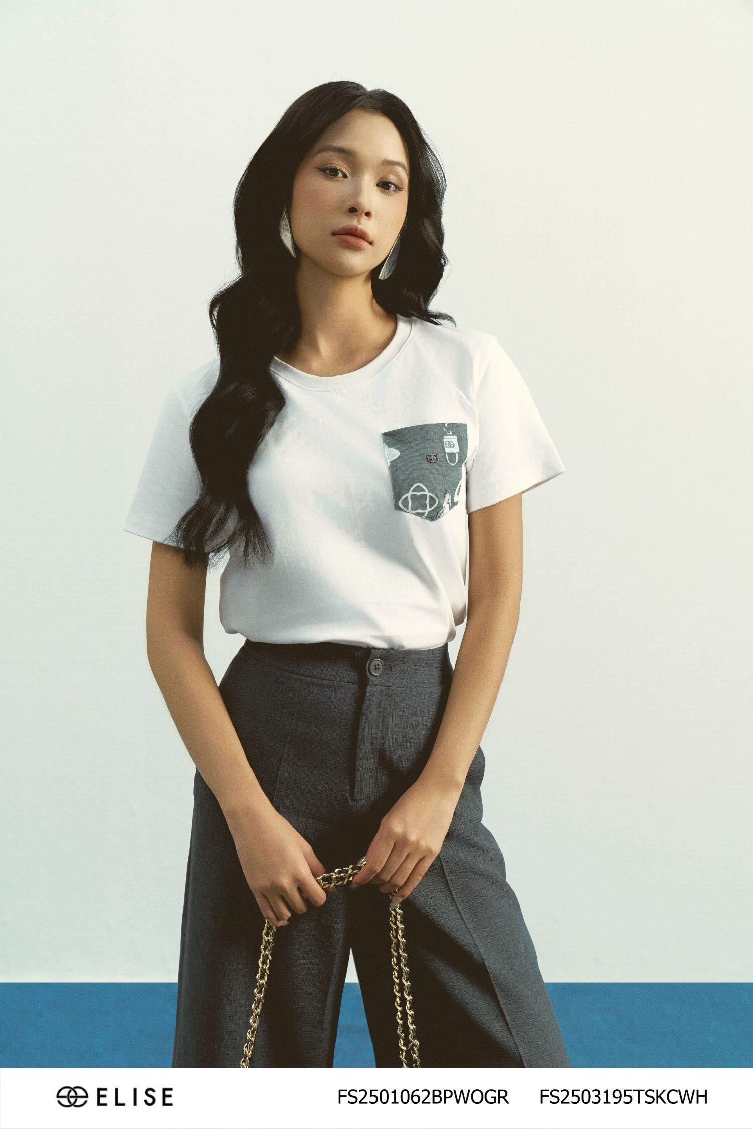 ÁO THUN TRẮNG TÚI ĐÍNH LOGO