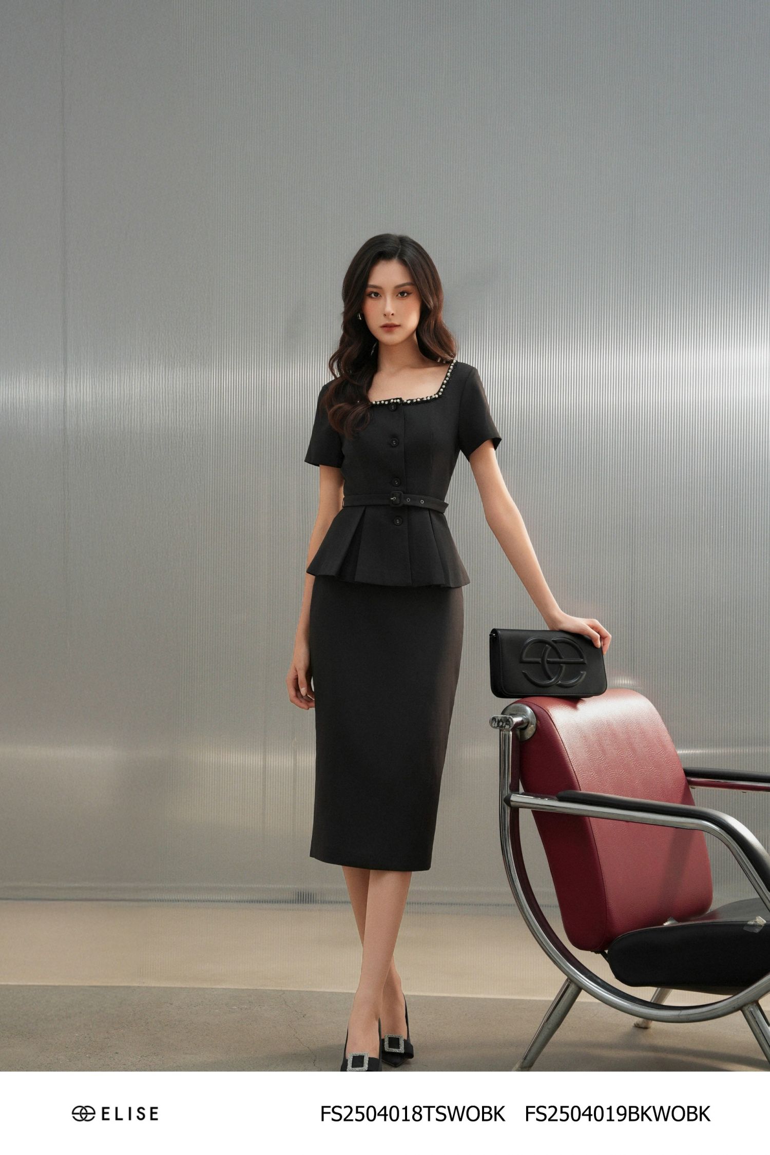 JUPE ĐEN CẠP LIỀN ĐÍNH THANH LOGO