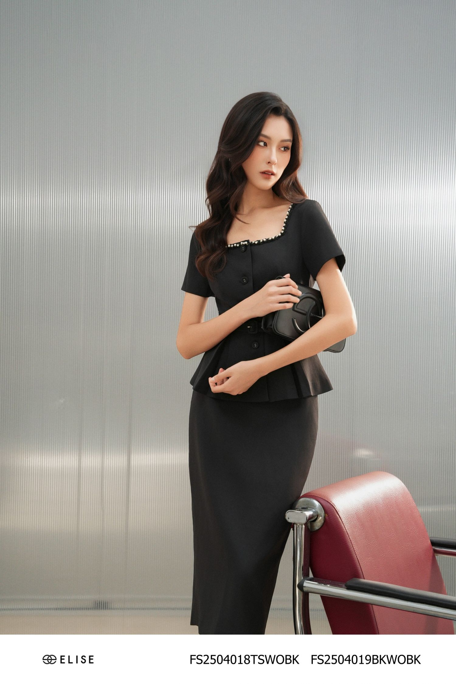 JUPE ĐEN CẠP LIỀN ĐÍNH THANH LOGO
